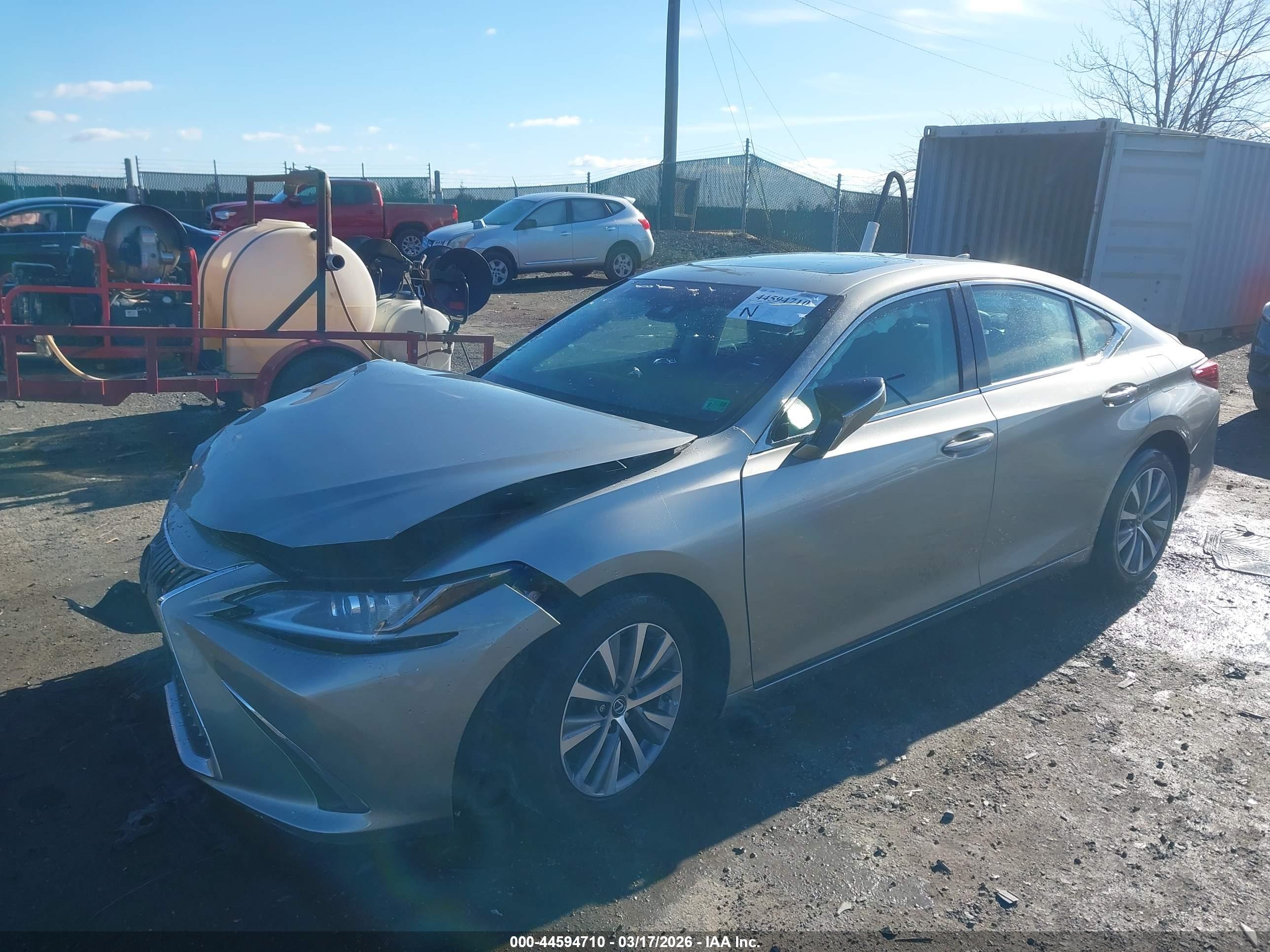 LEXUS ES image 2