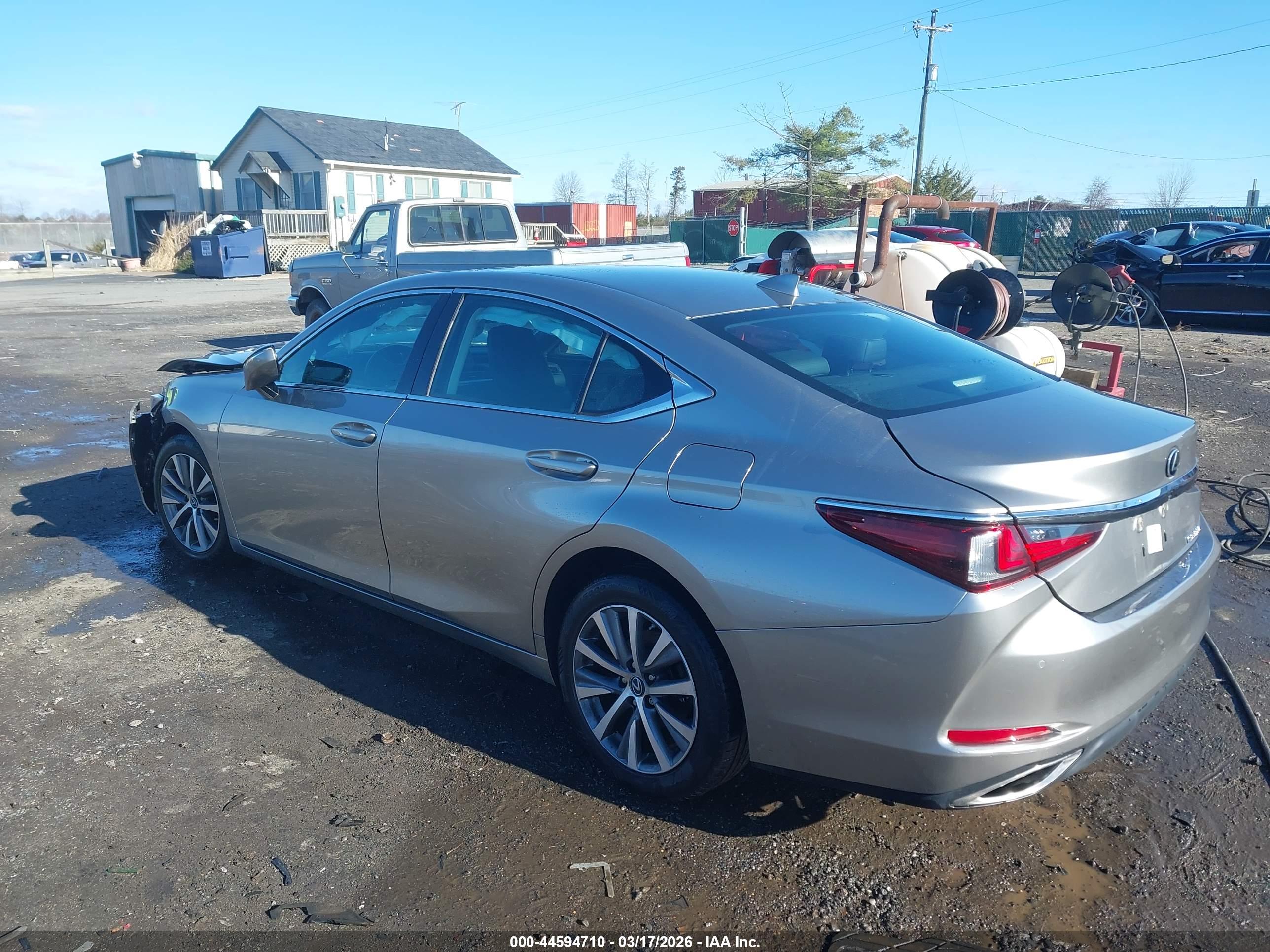 LEXUS ES image 3