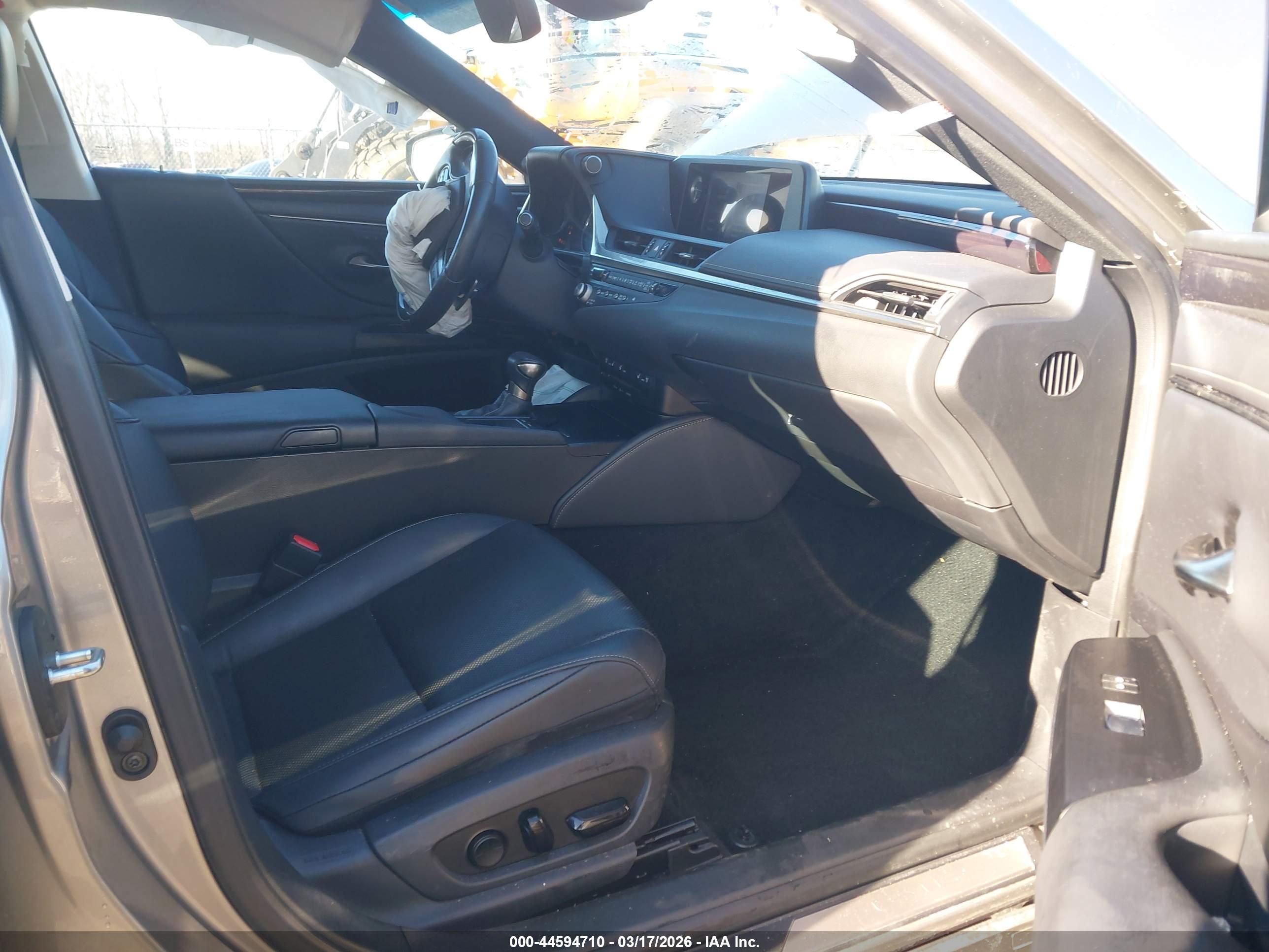 LEXUS ES image 5
