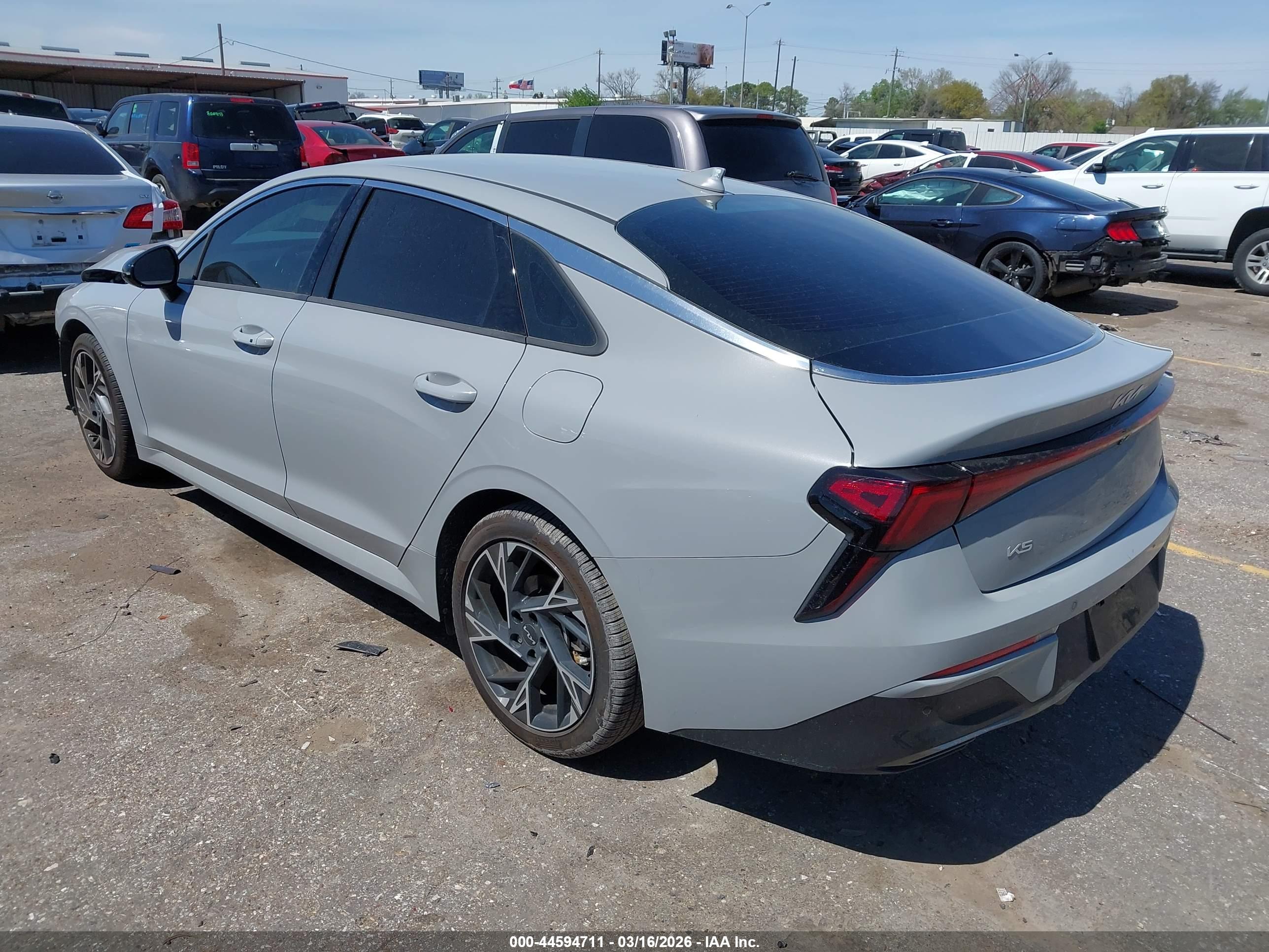 KIA K5 image 3