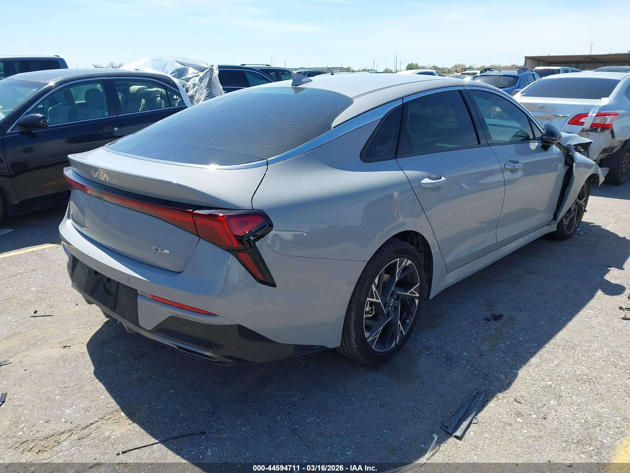 KIA K5 image 4