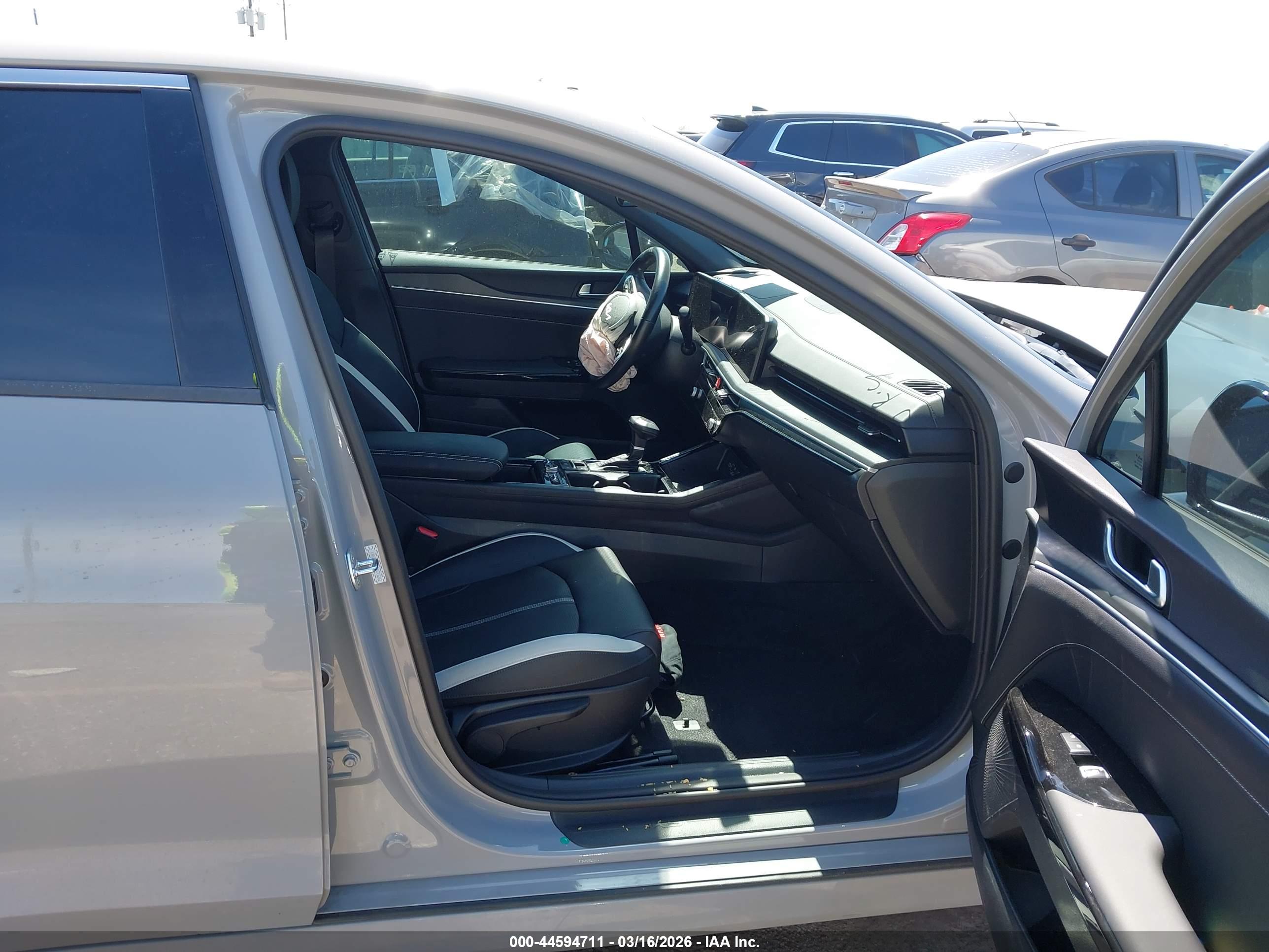 KIA K5 image 5