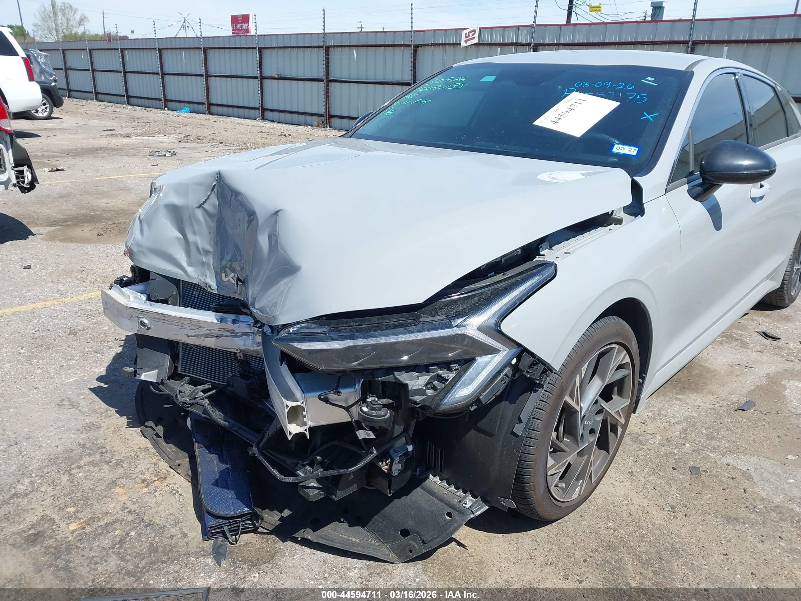 KIA K5 image 6