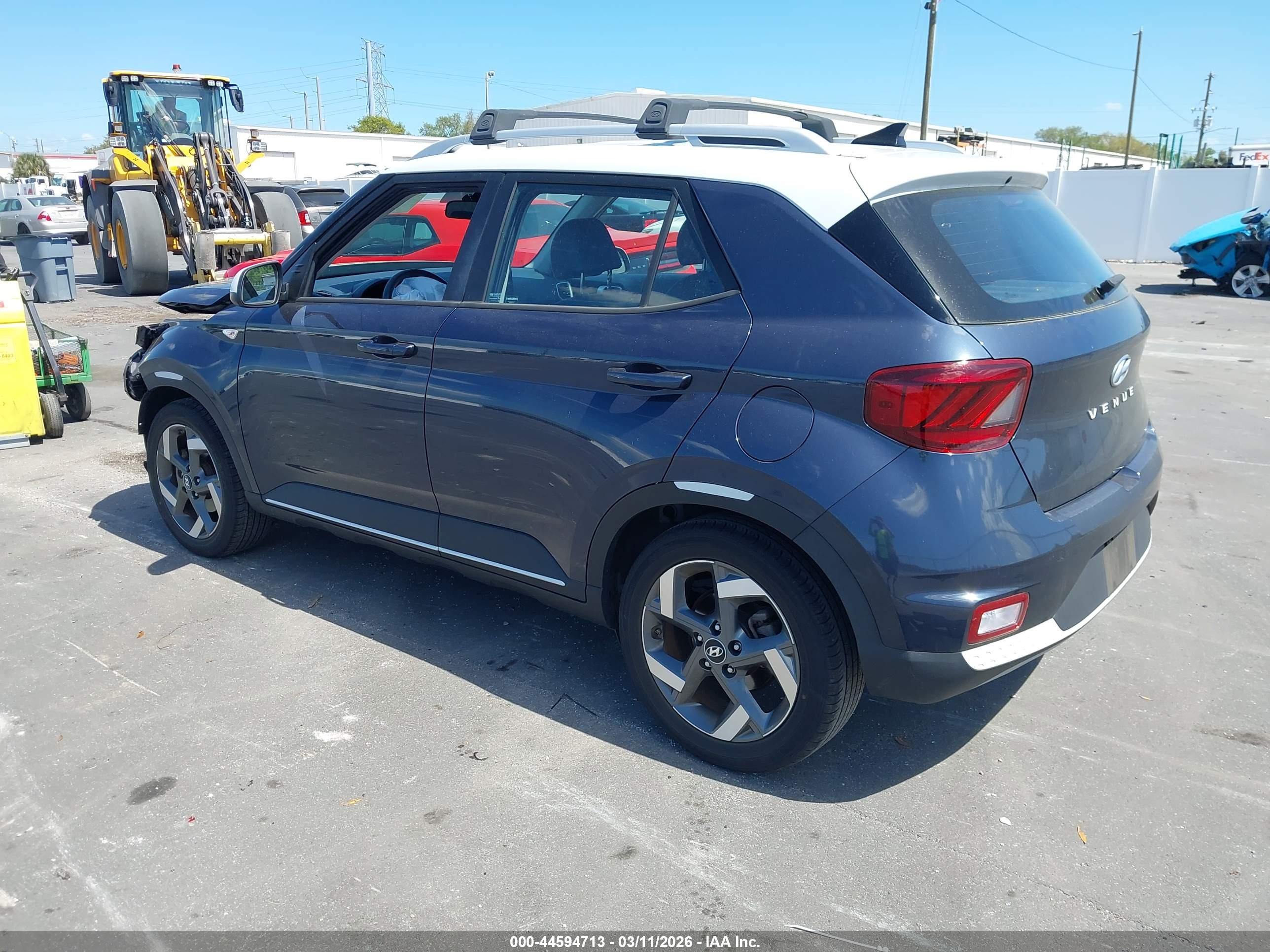 HYUNDAI VENUE image 3