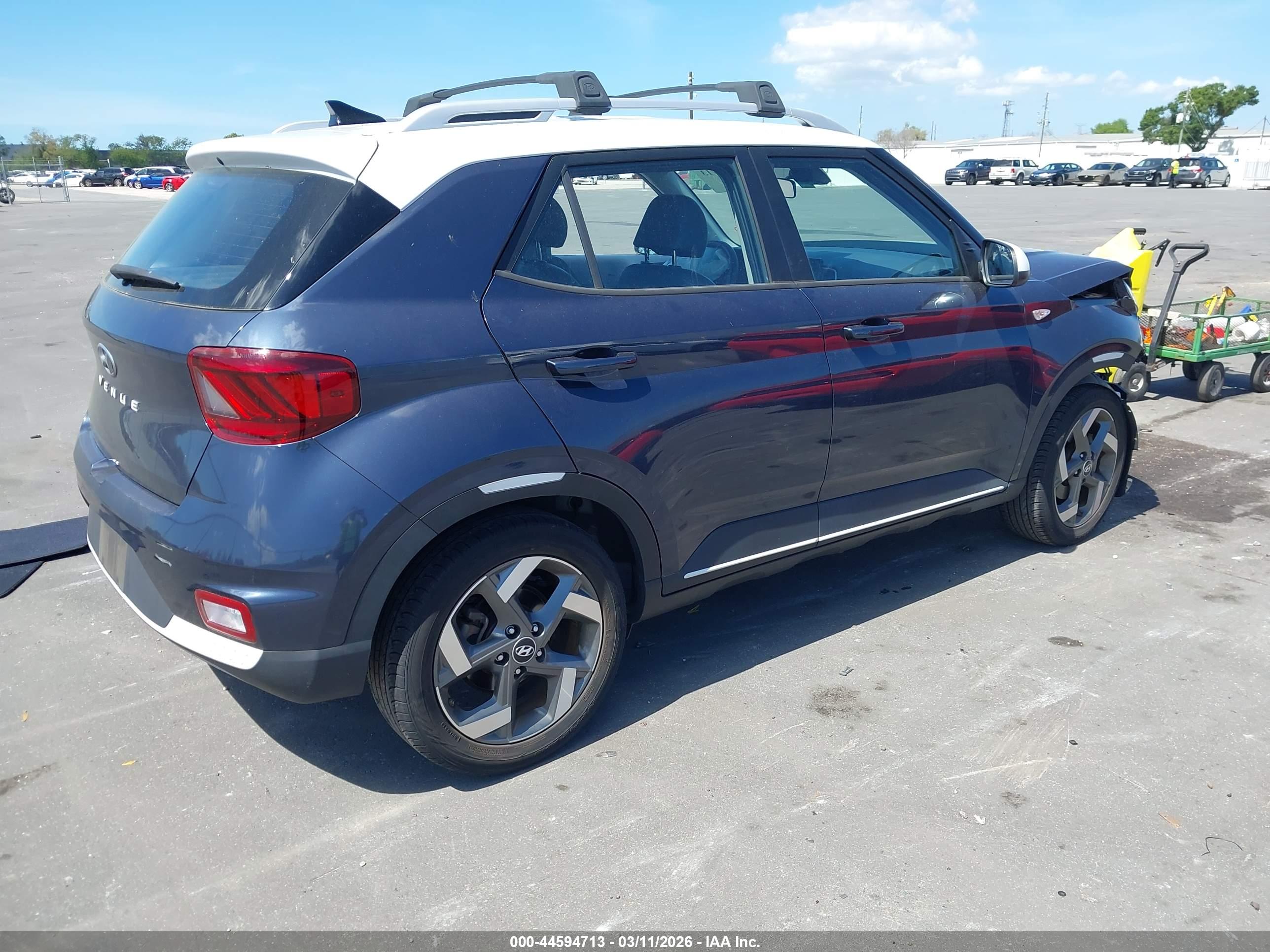HYUNDAI VENUE image 4