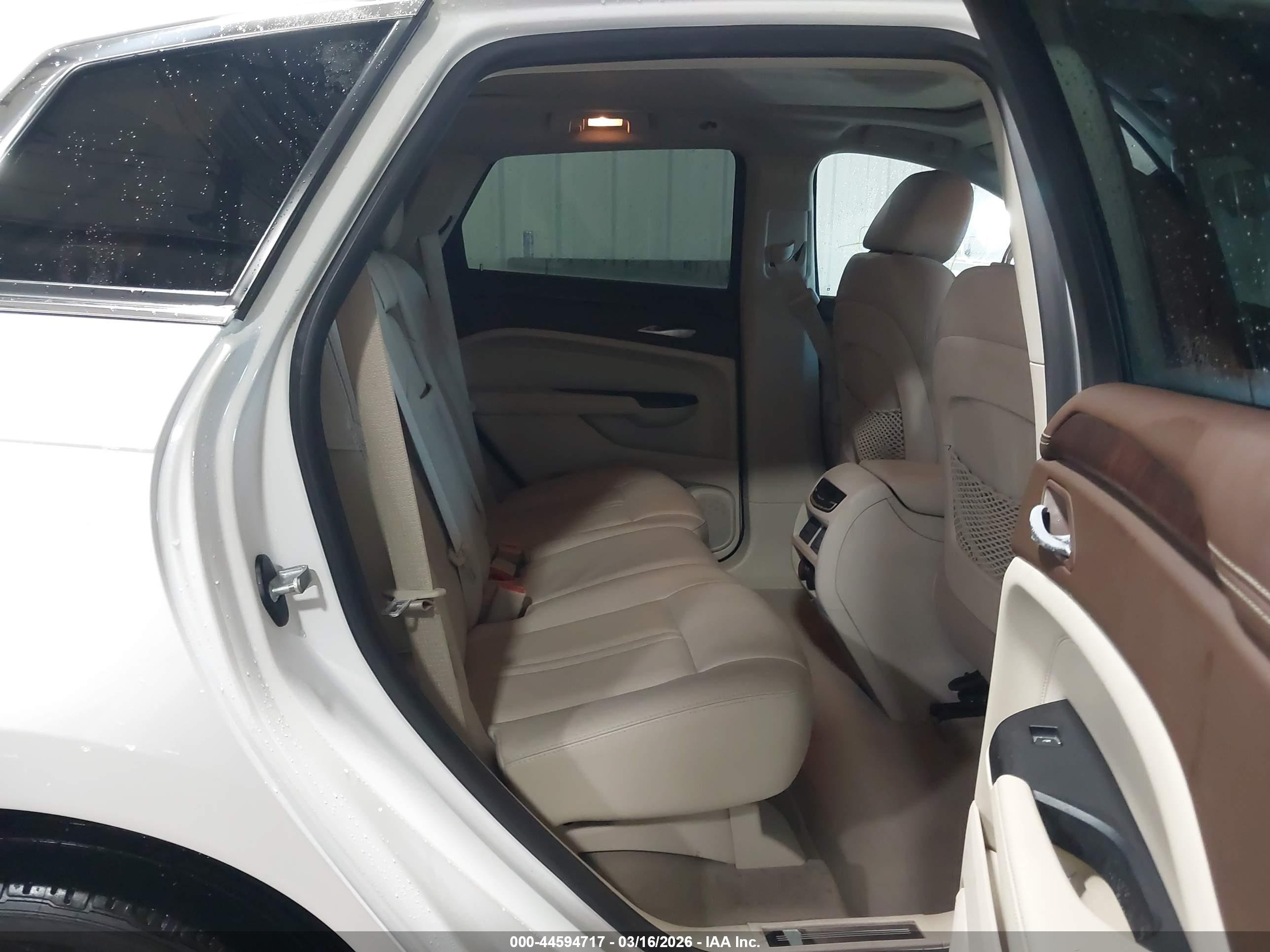CADILLAC SRX image 8