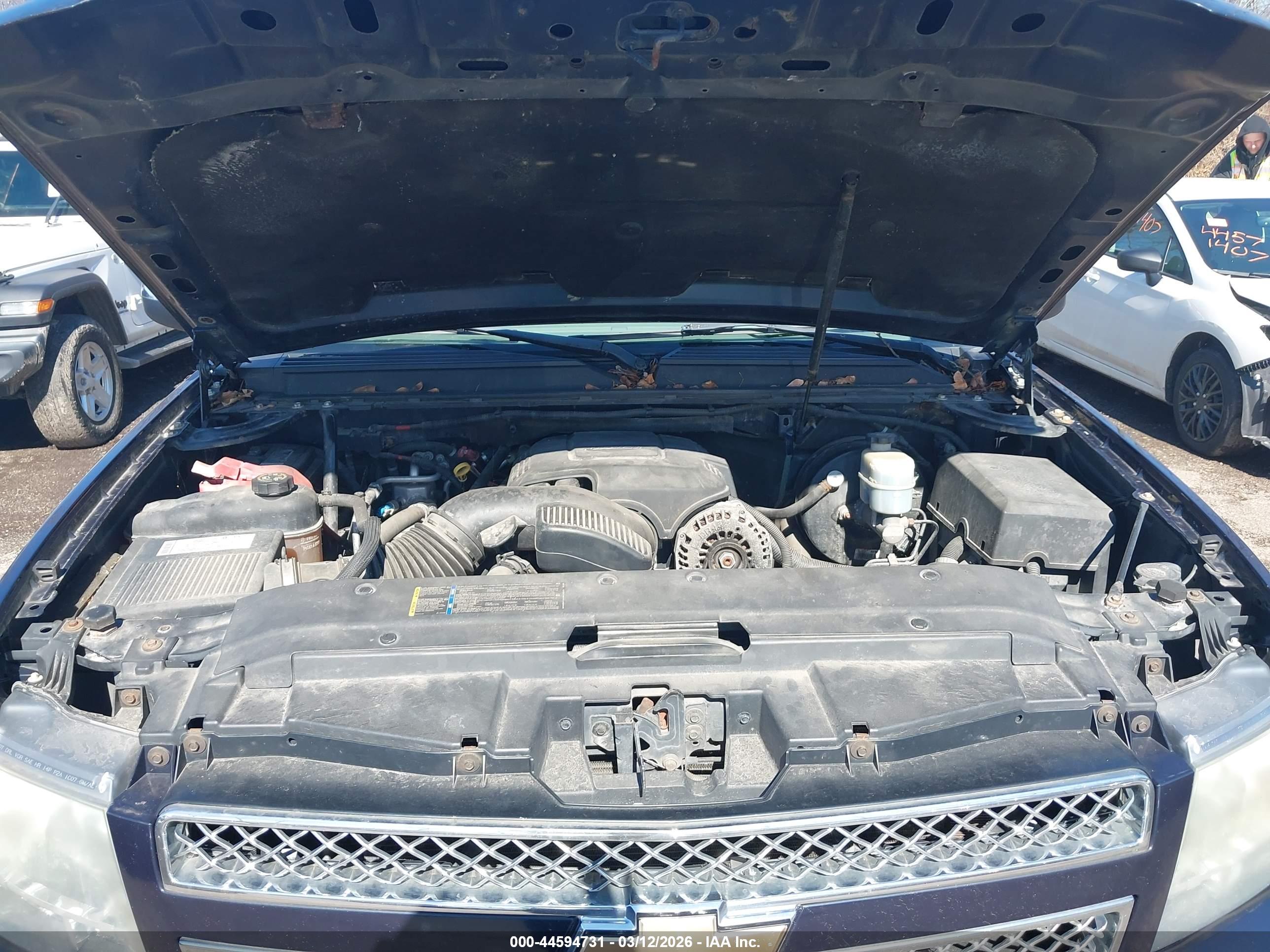 CHEVROLET TAHOE image 10