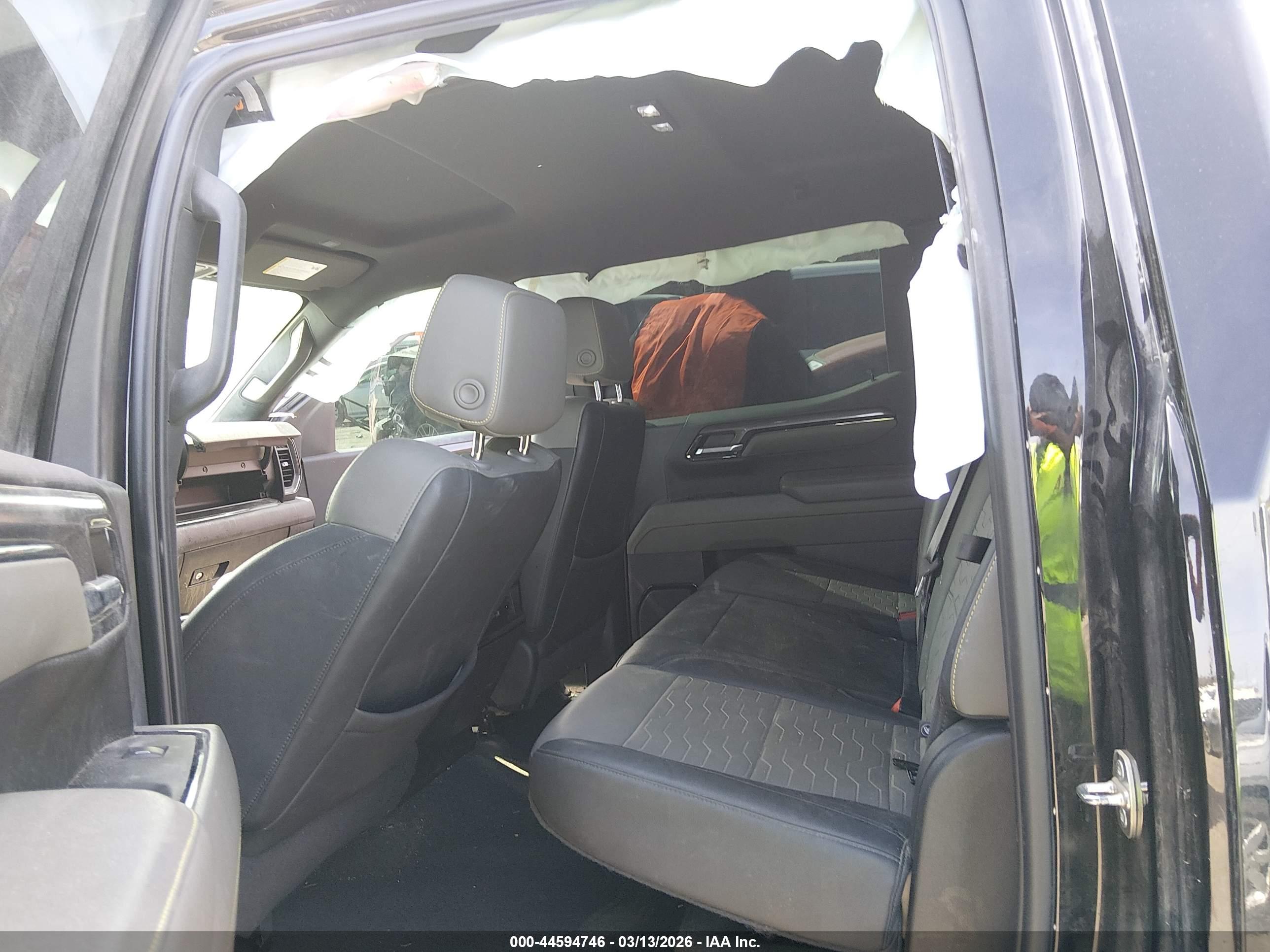 CHEVROLET SILVERADO image 8