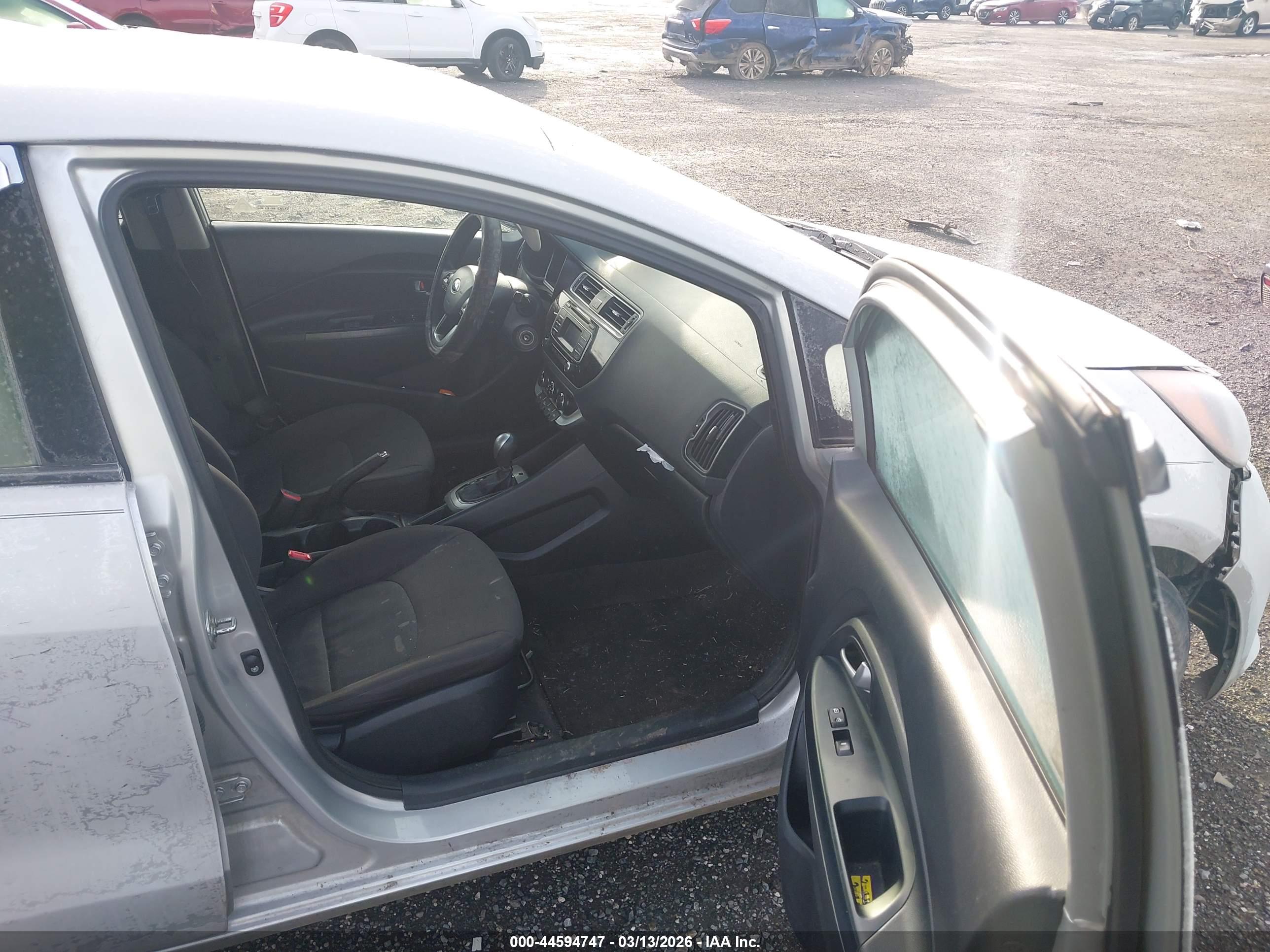 KIA RIO image 5