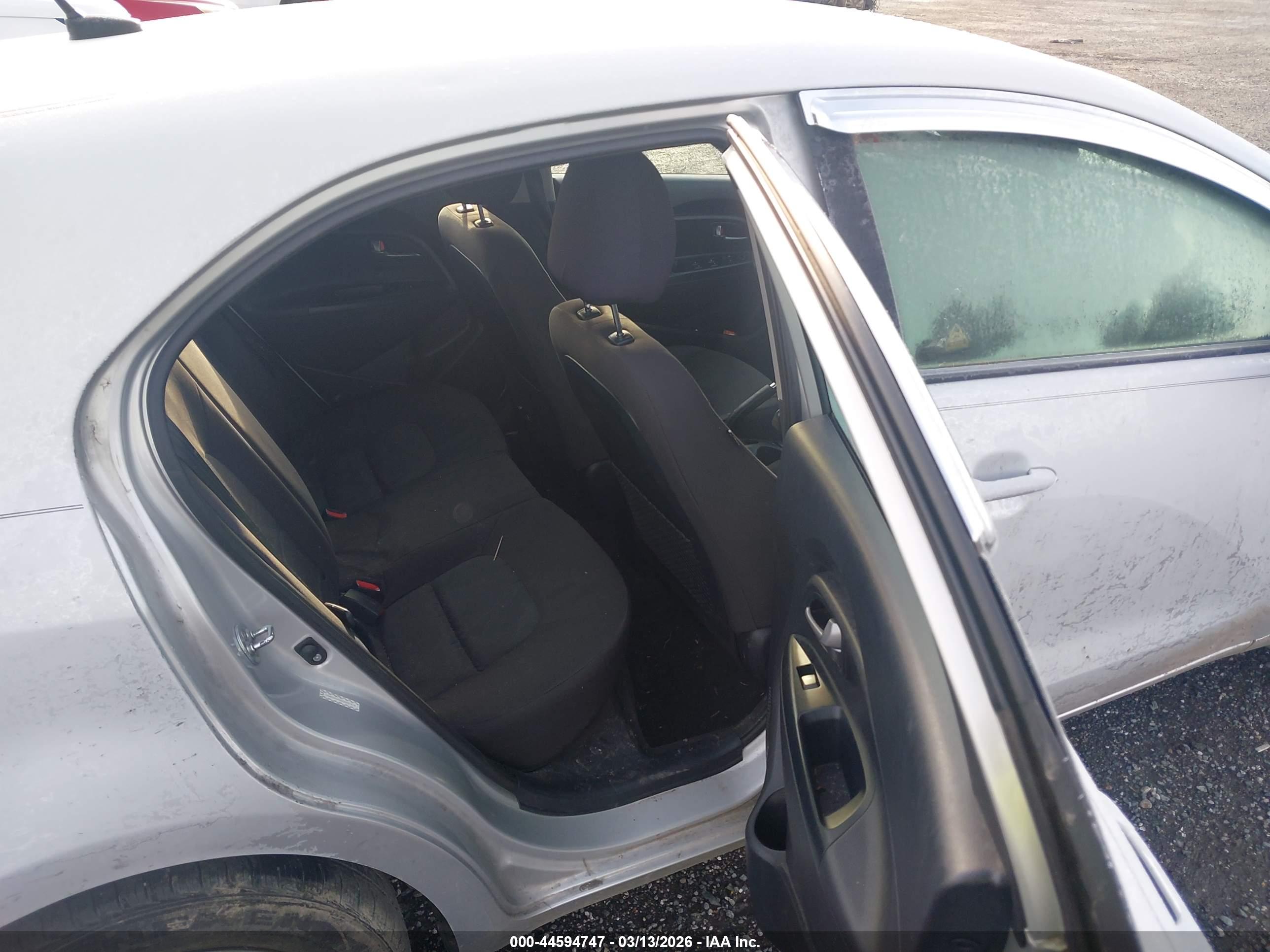 KIA RIO image 8