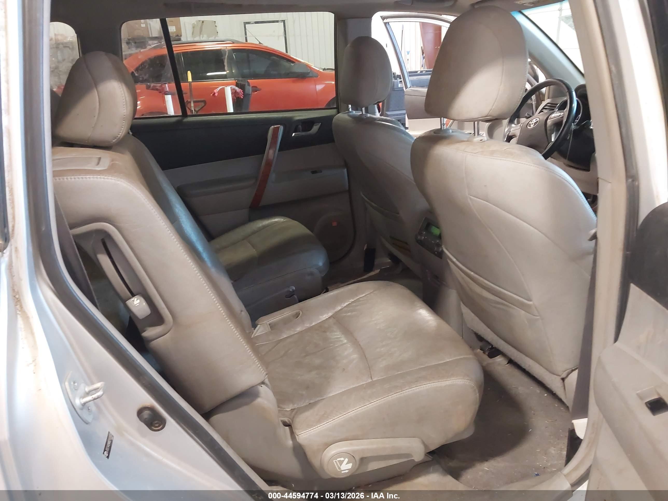 TOYOTA HIGHLANDER image 8