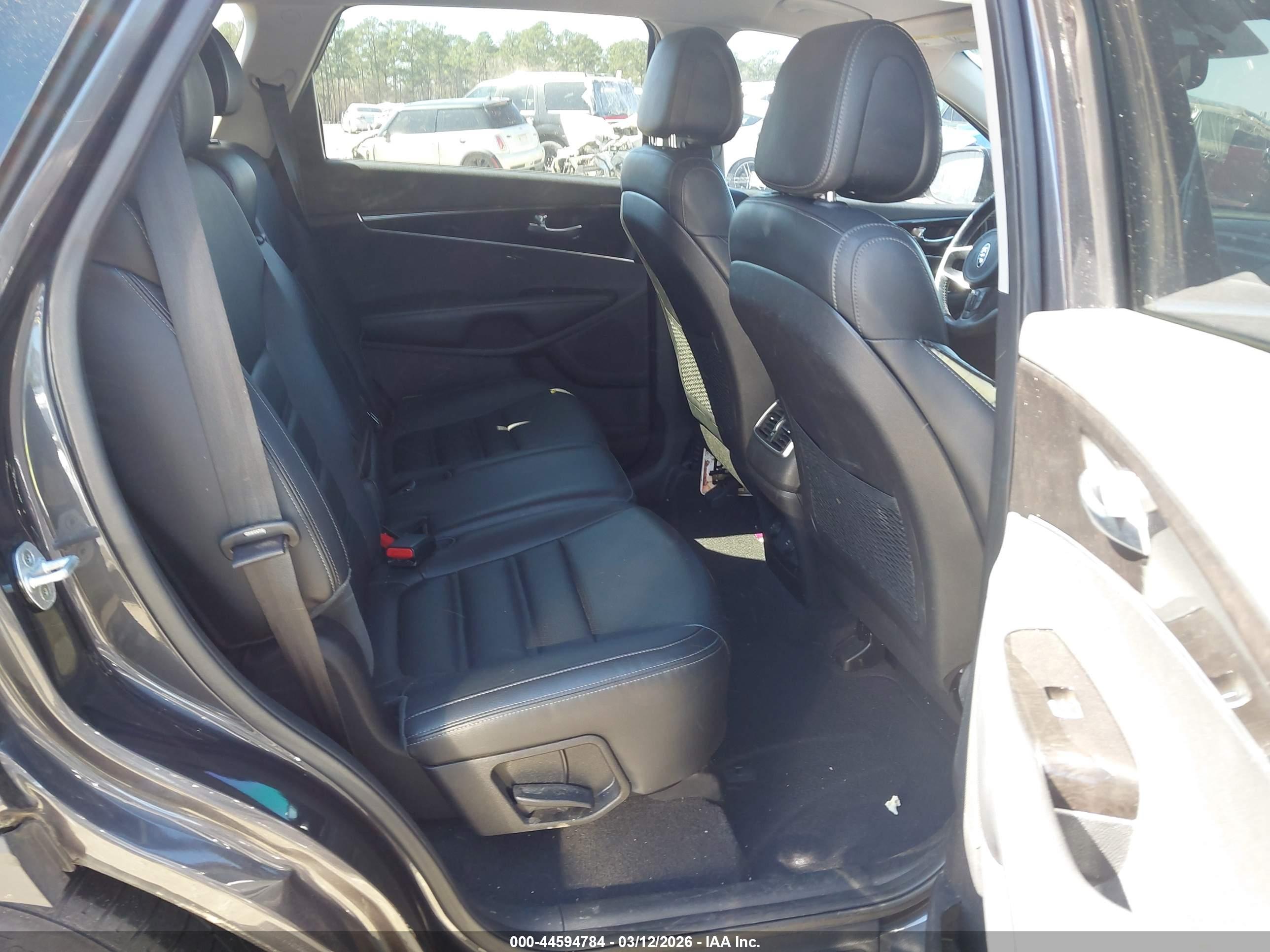 KIA SORENTO image 8