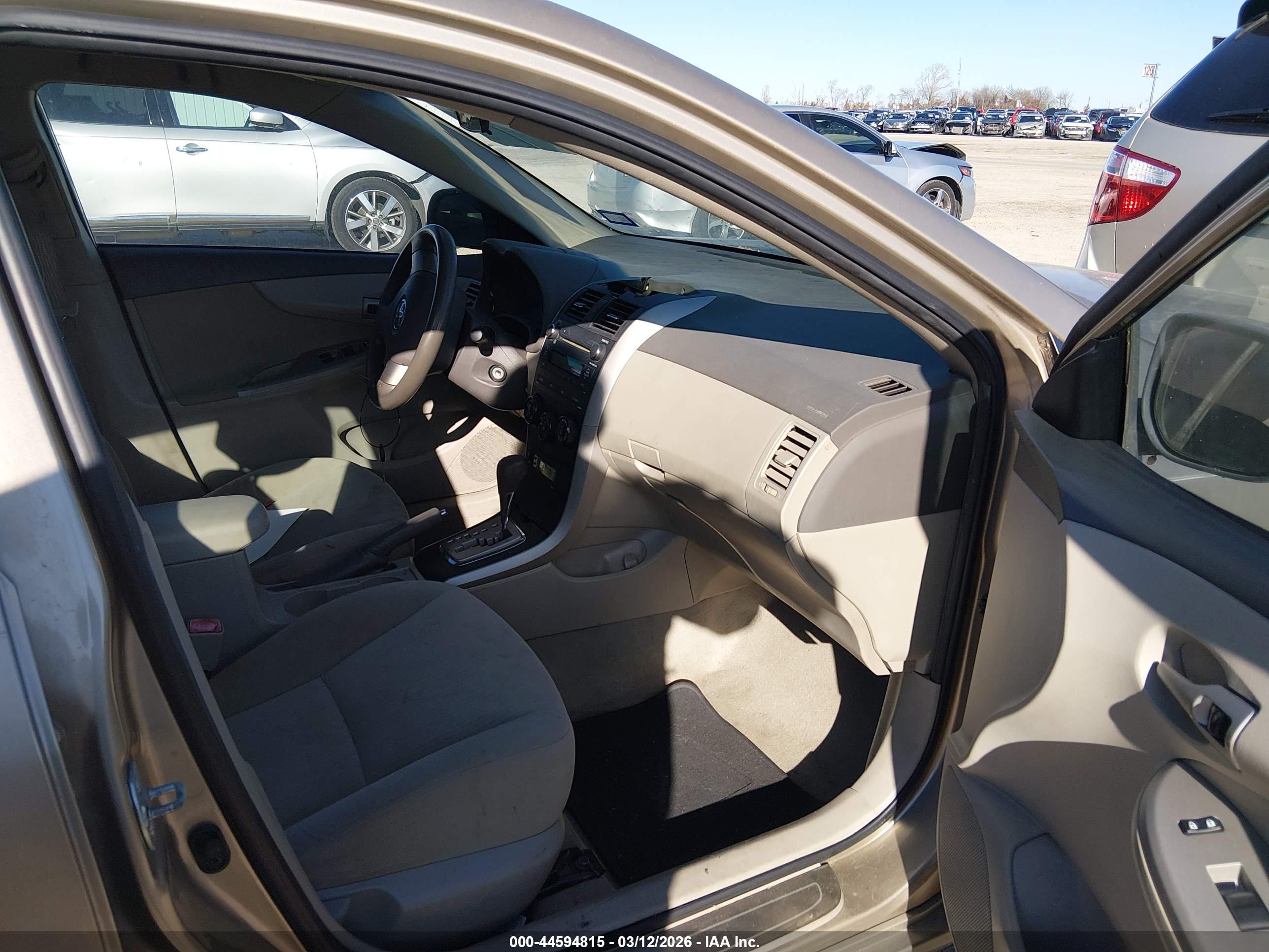 TOYOTA COROLLA image 8