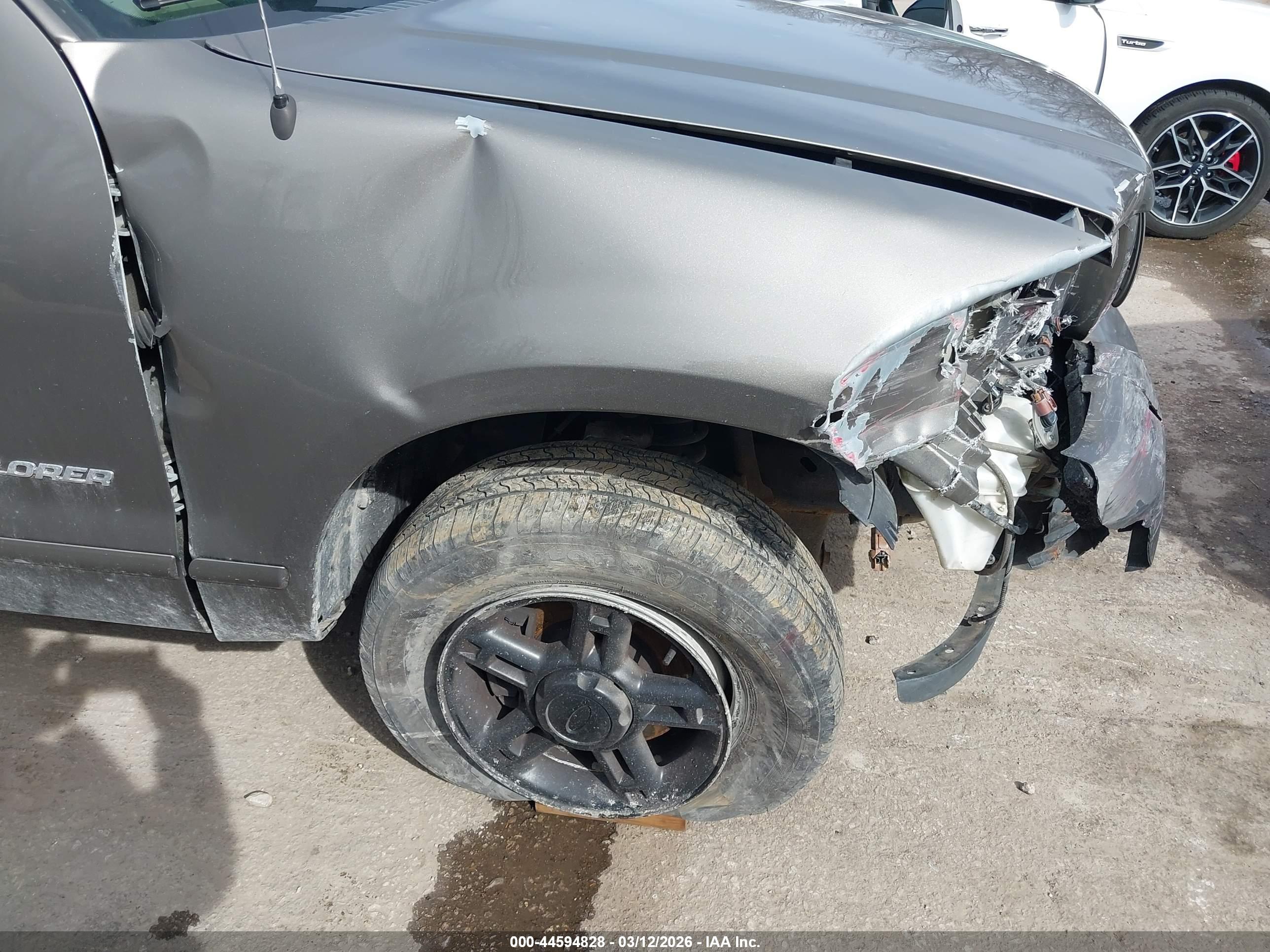 FORD EXPLORER image 6