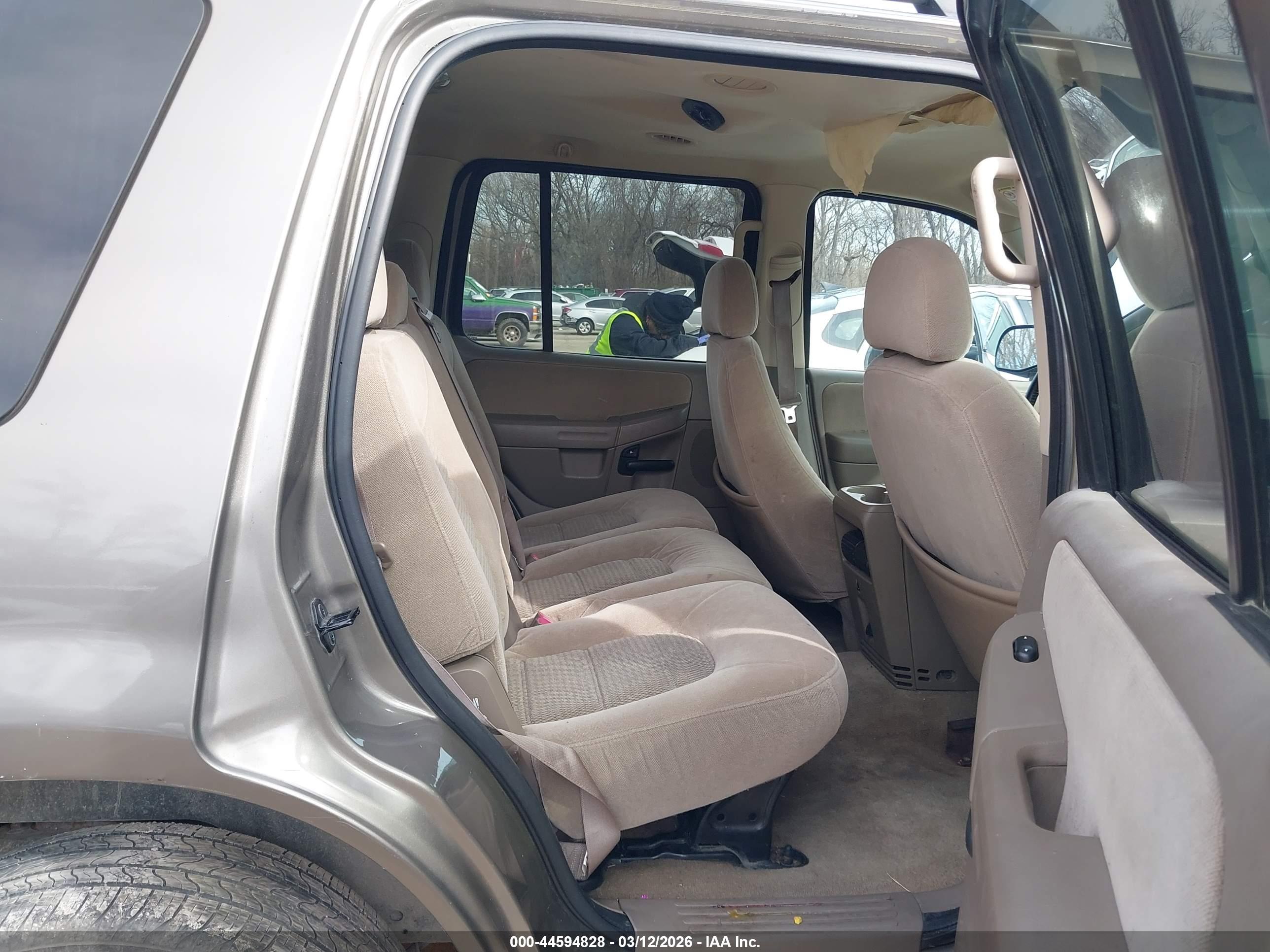 FORD EXPLORER image 8