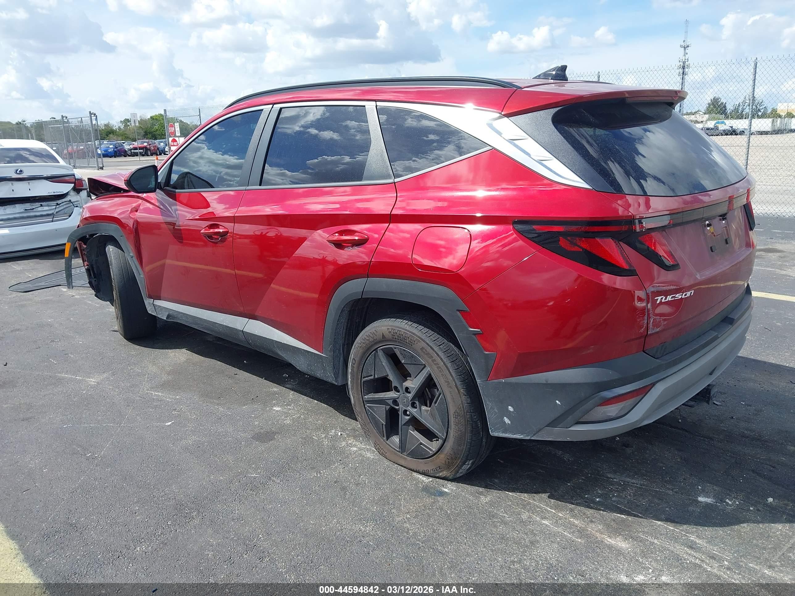 HYUNDAI TUCSON image 3