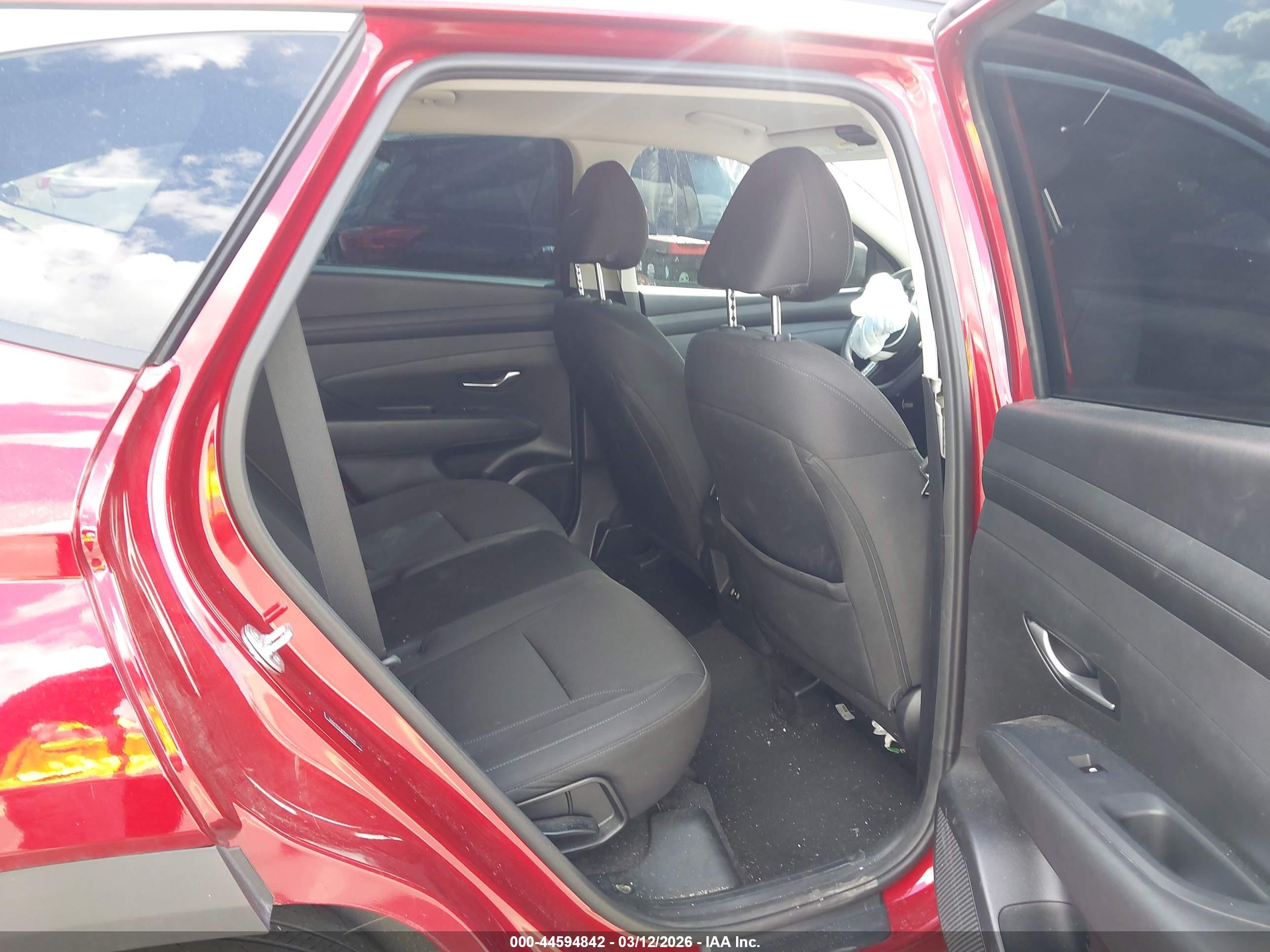 HYUNDAI TUCSON image 8