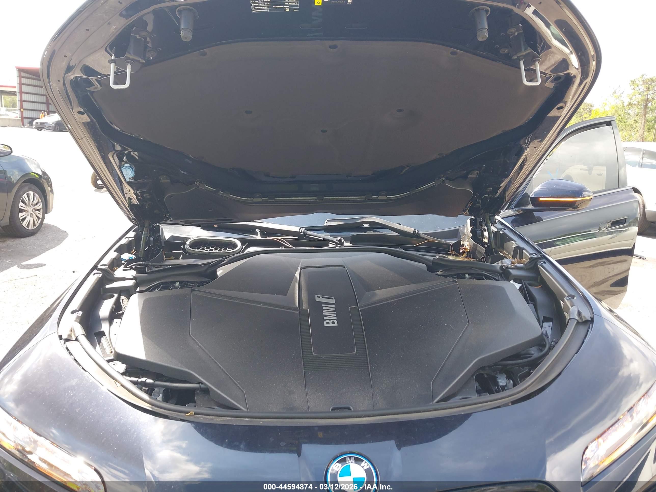 BMW I7 image 10