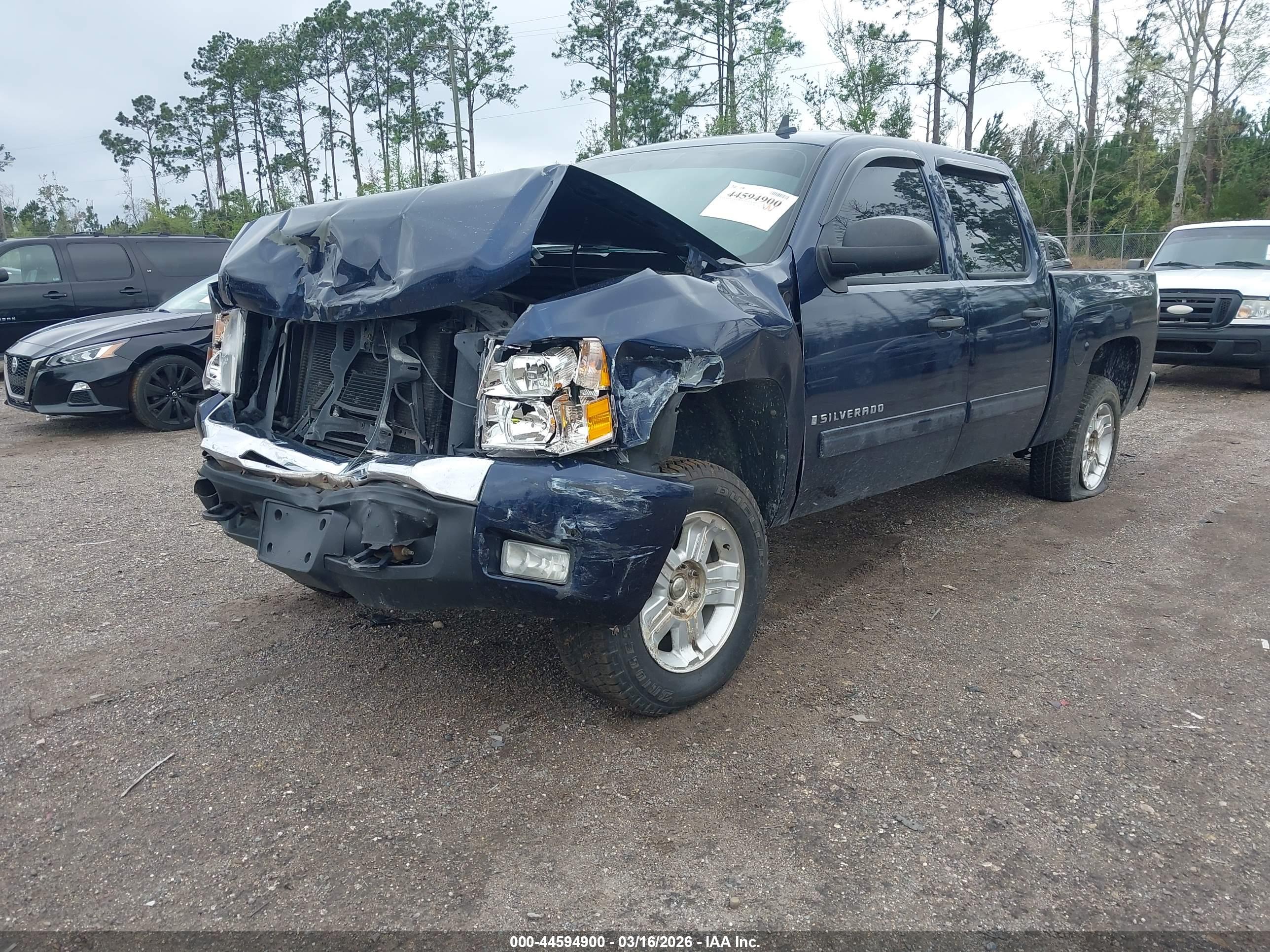 CHEVROLET SILVERADO image 2