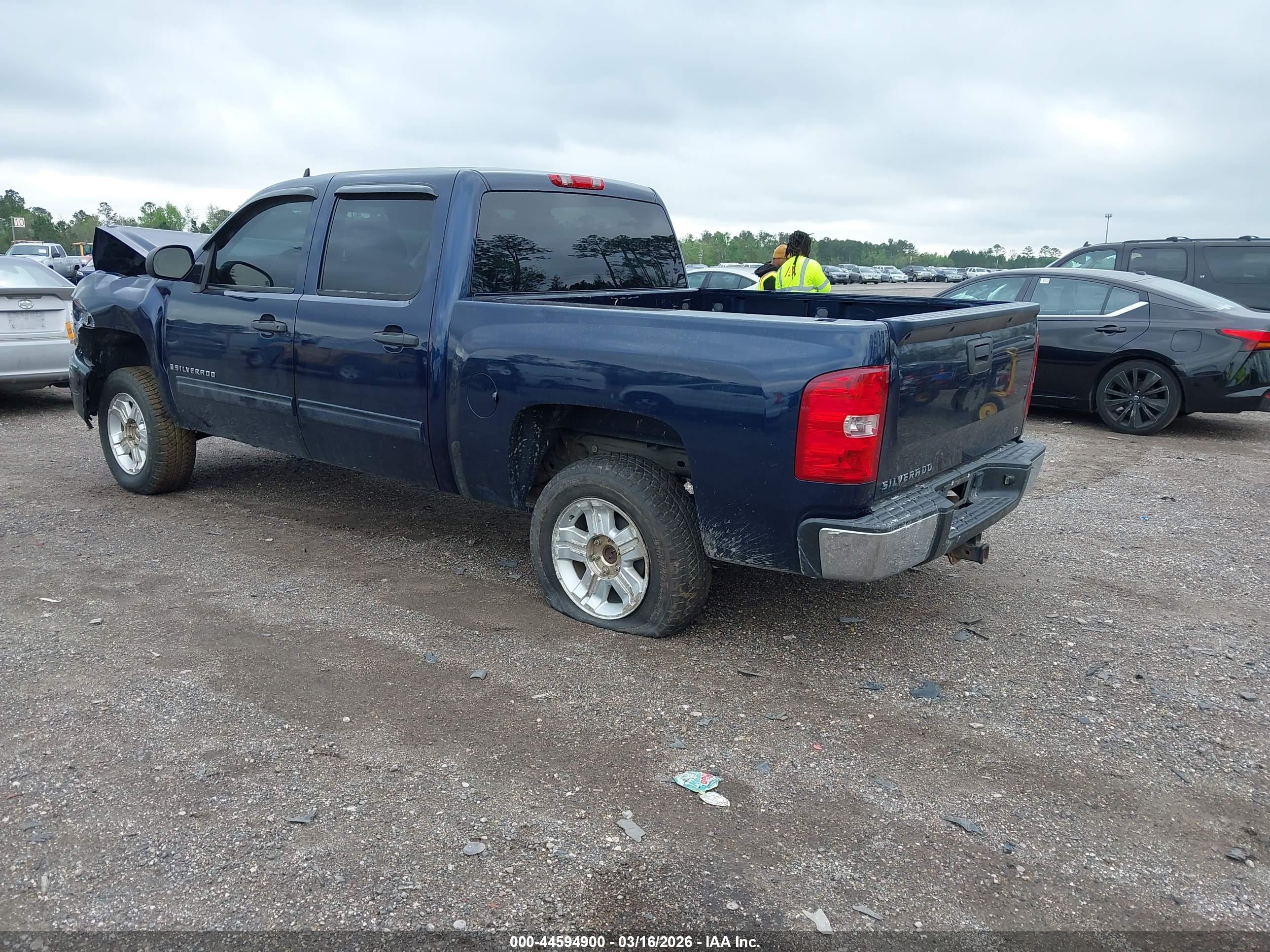 CHEVROLET SILVERADO image 3