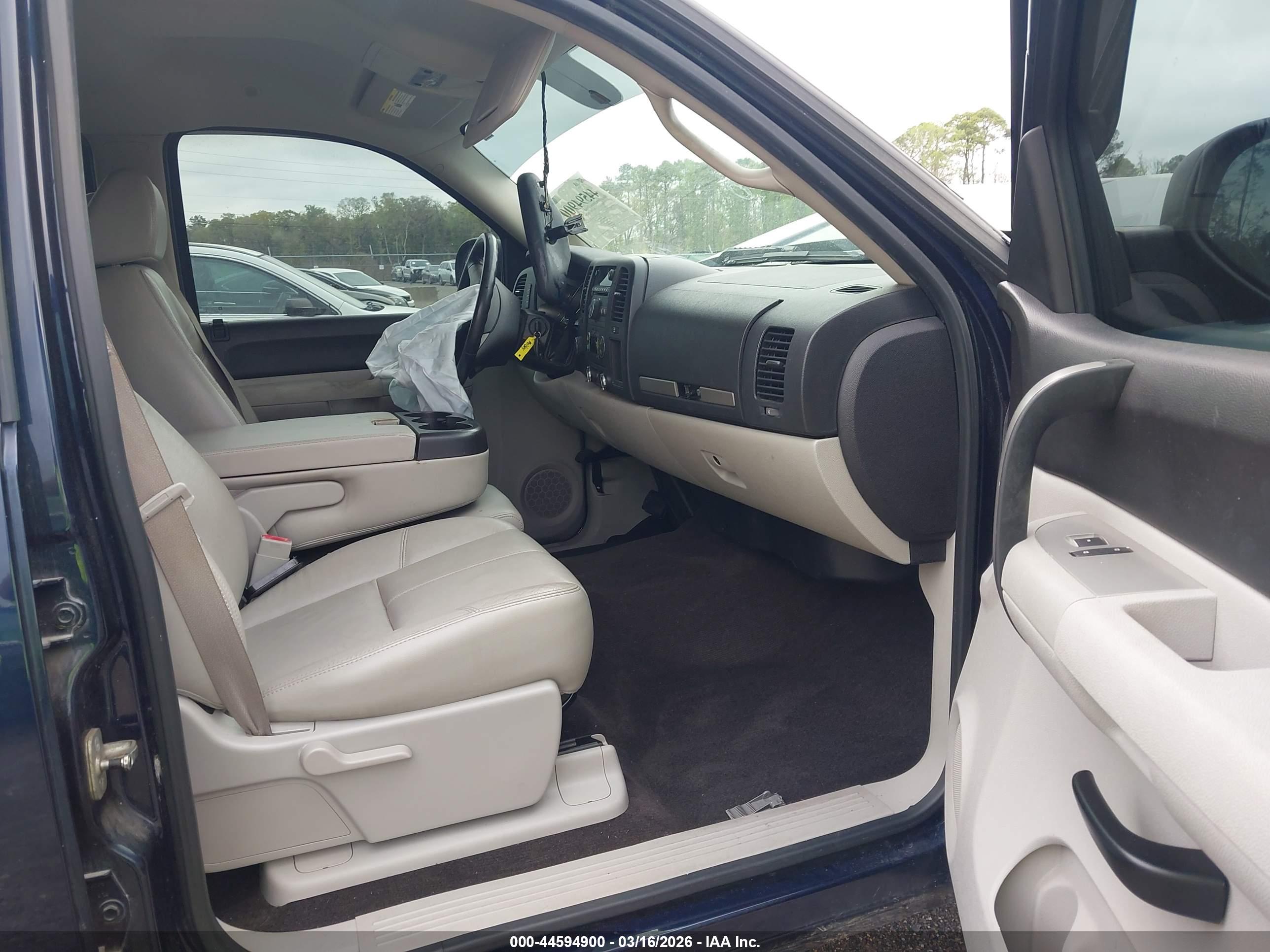 CHEVROLET SILVERADO image 5