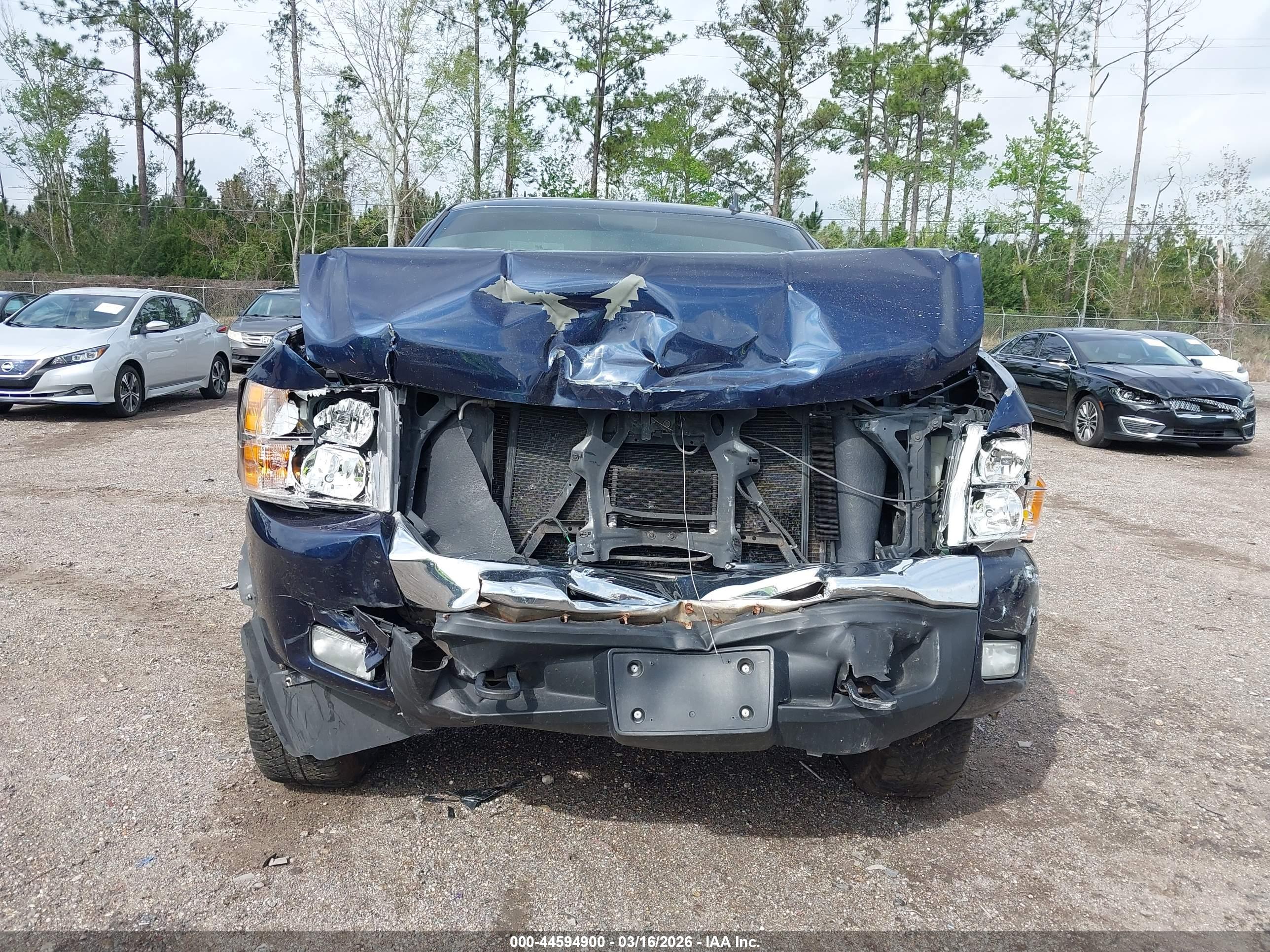 CHEVROLET SILVERADO image 6