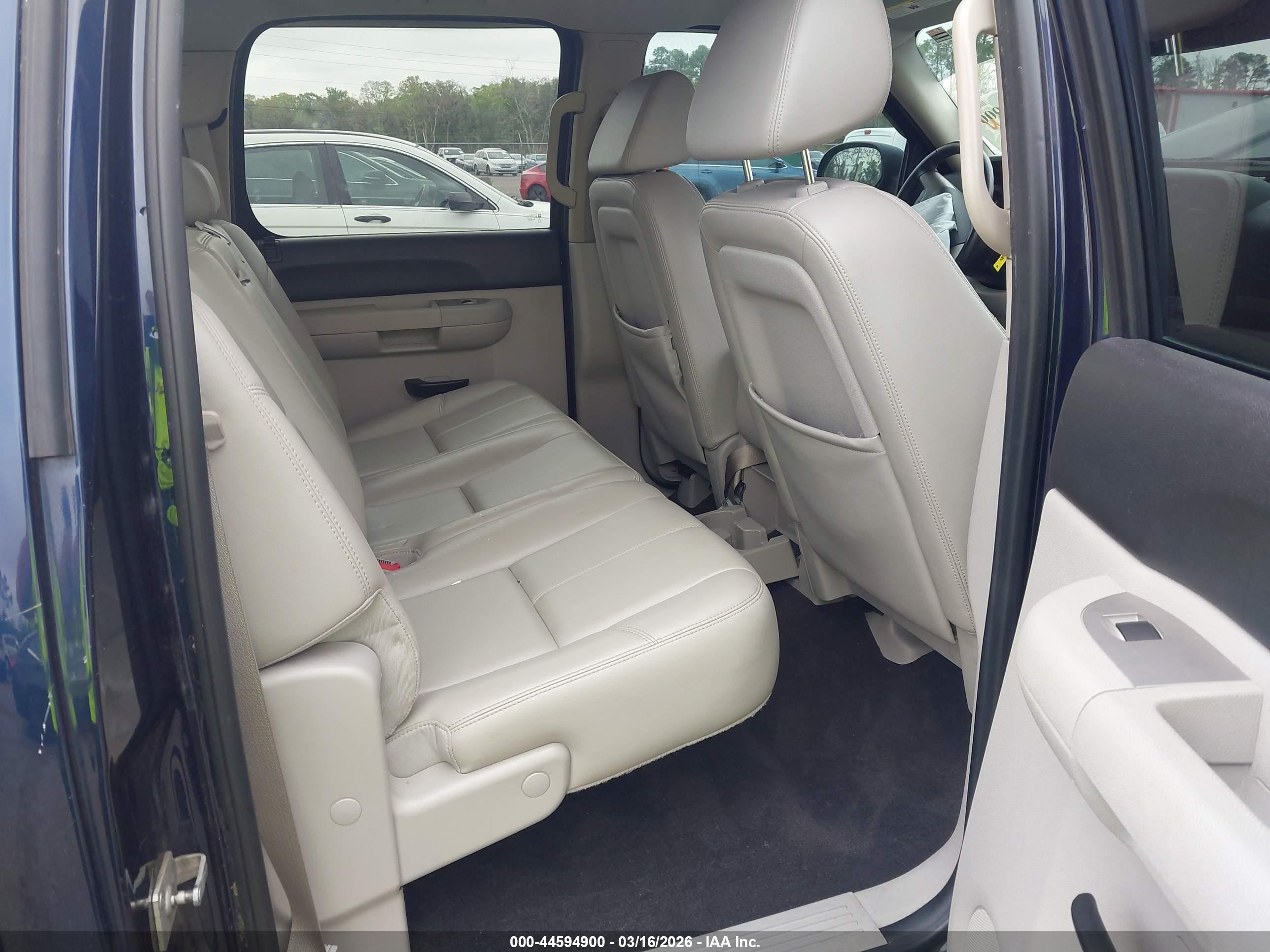 CHEVROLET SILVERADO image 8