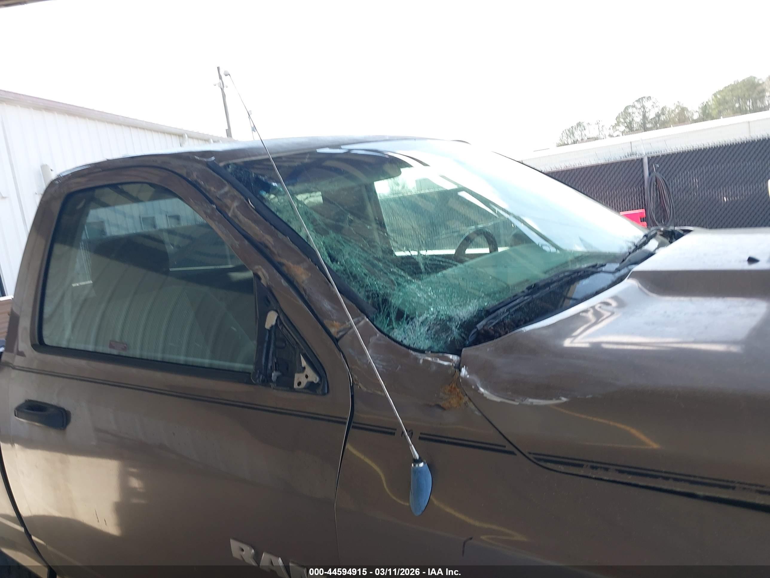 DODGE RAM image 6