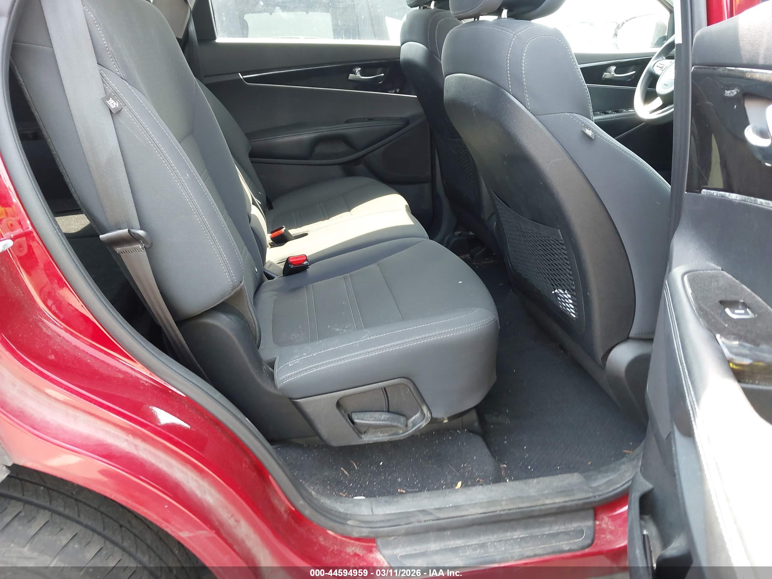KIA SORENTO image 8