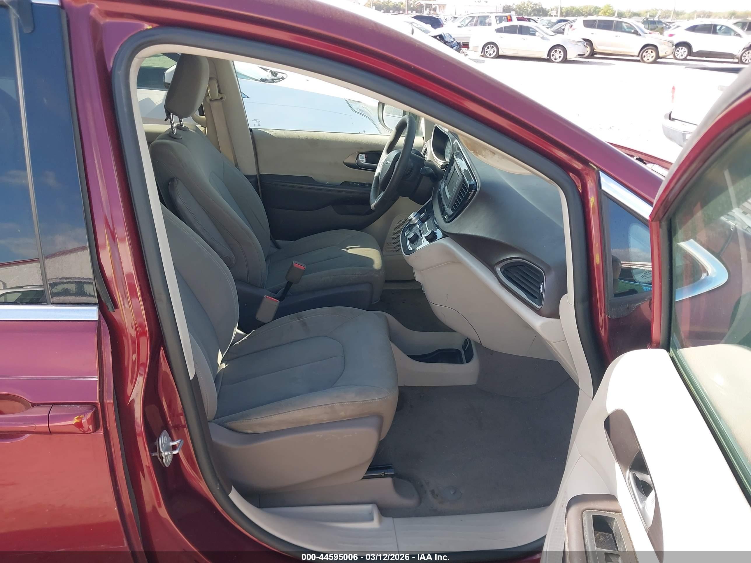 CHRYSLER PACIFICA image 5