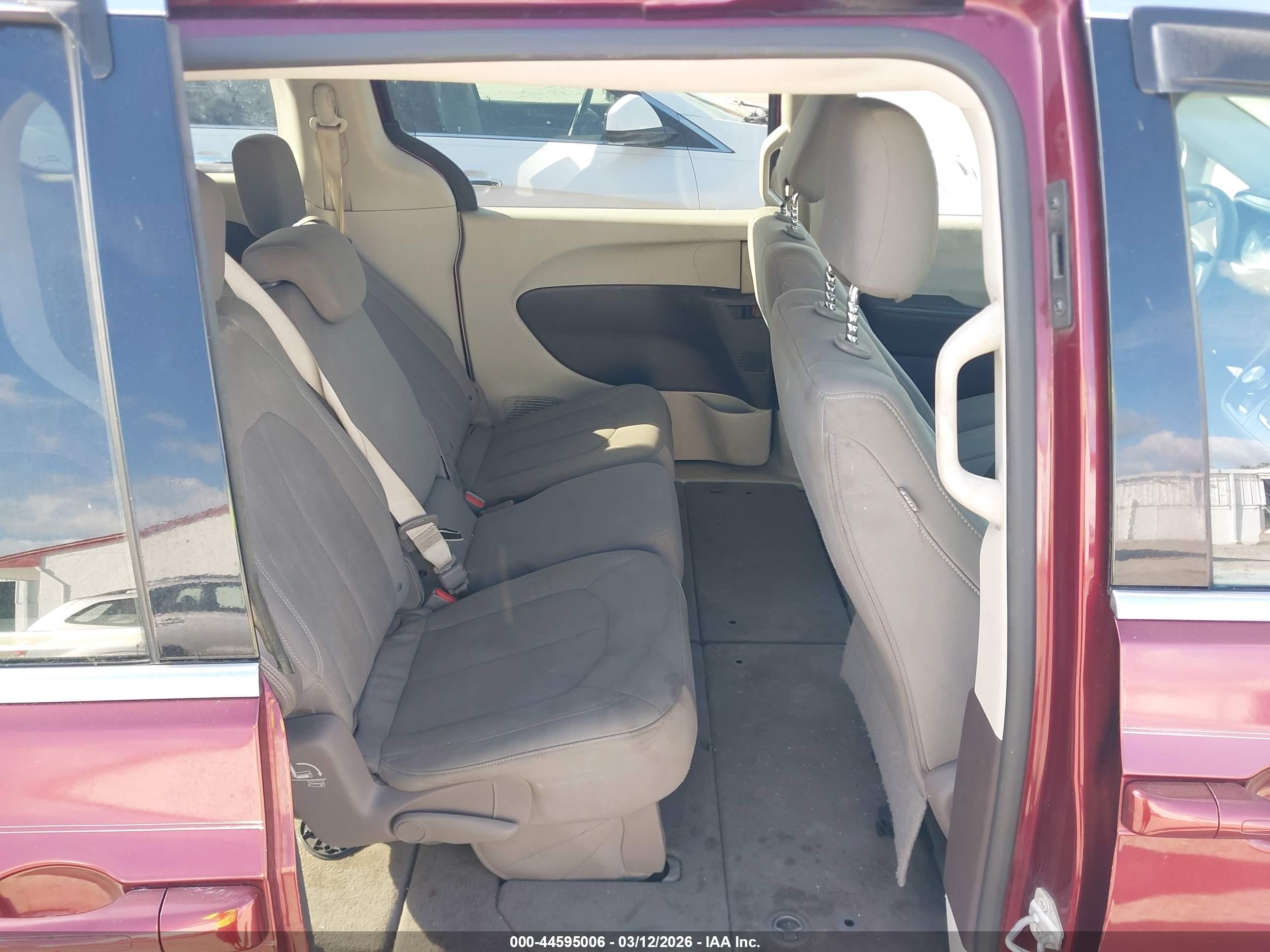 CHRYSLER PACIFICA image 8
