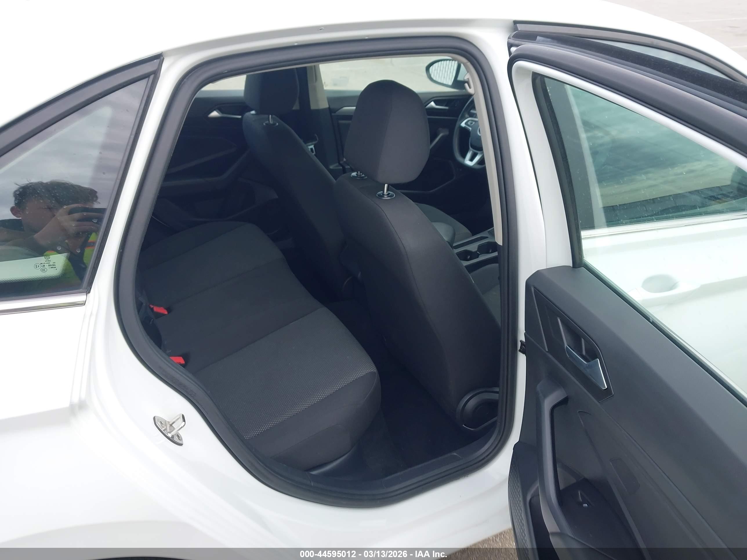 VOLKSWAGEN JETTA image 8