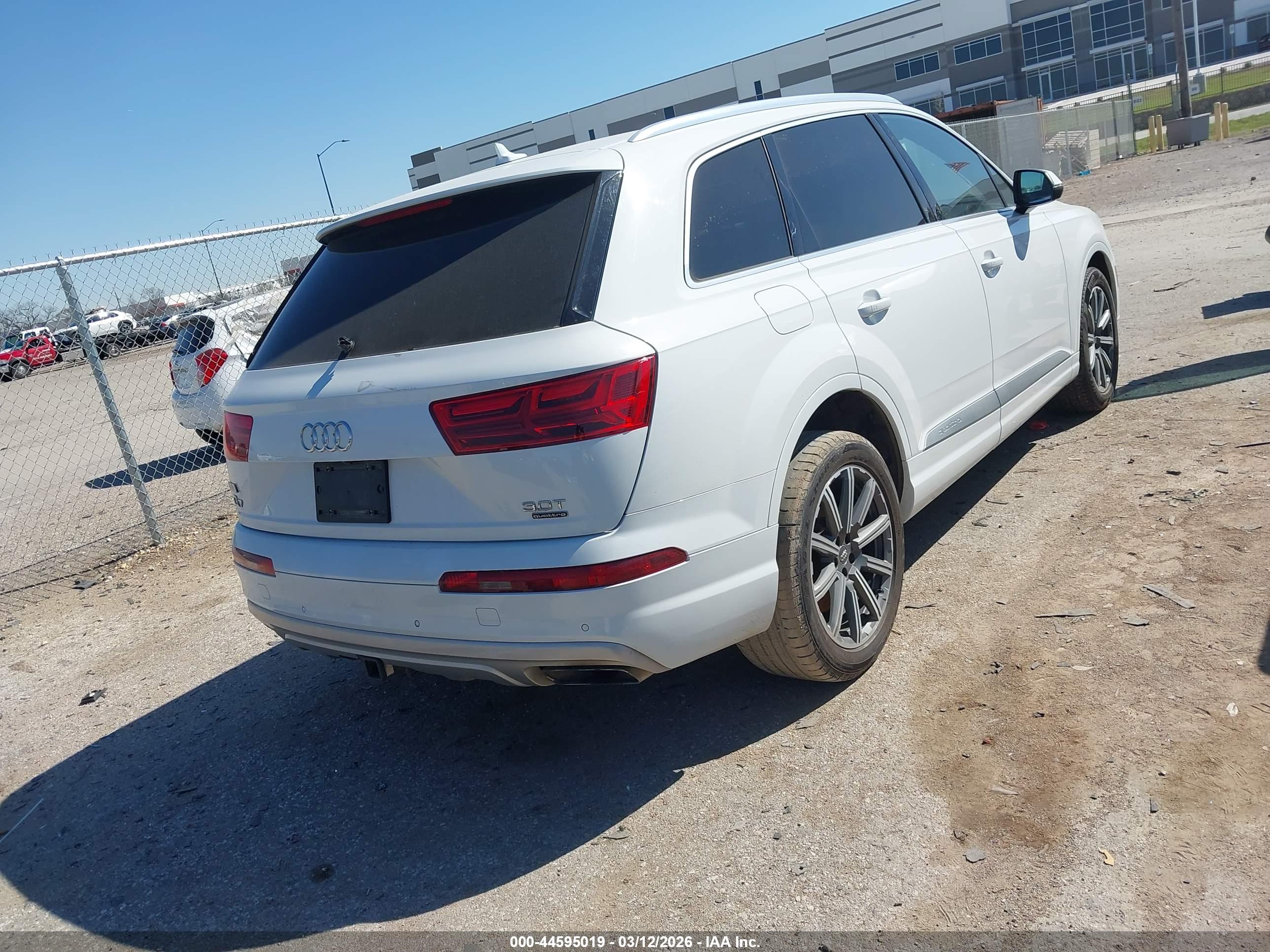 AUDI Q7 image 4