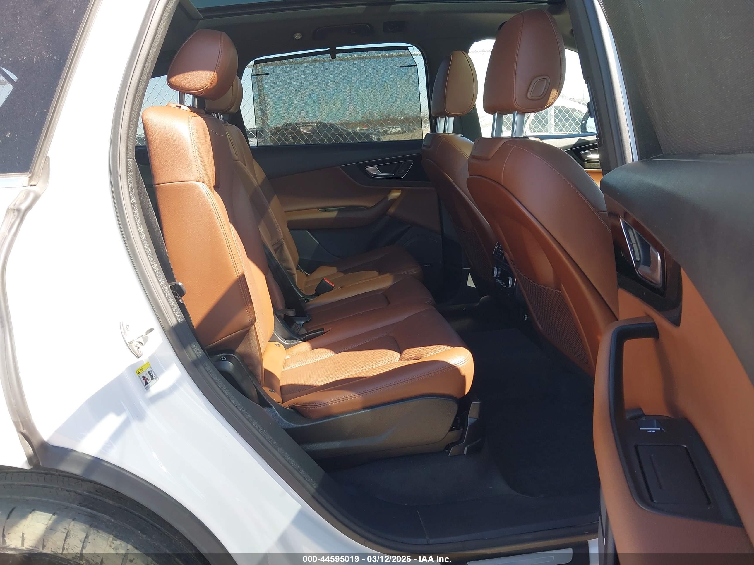 AUDI Q7 image 8