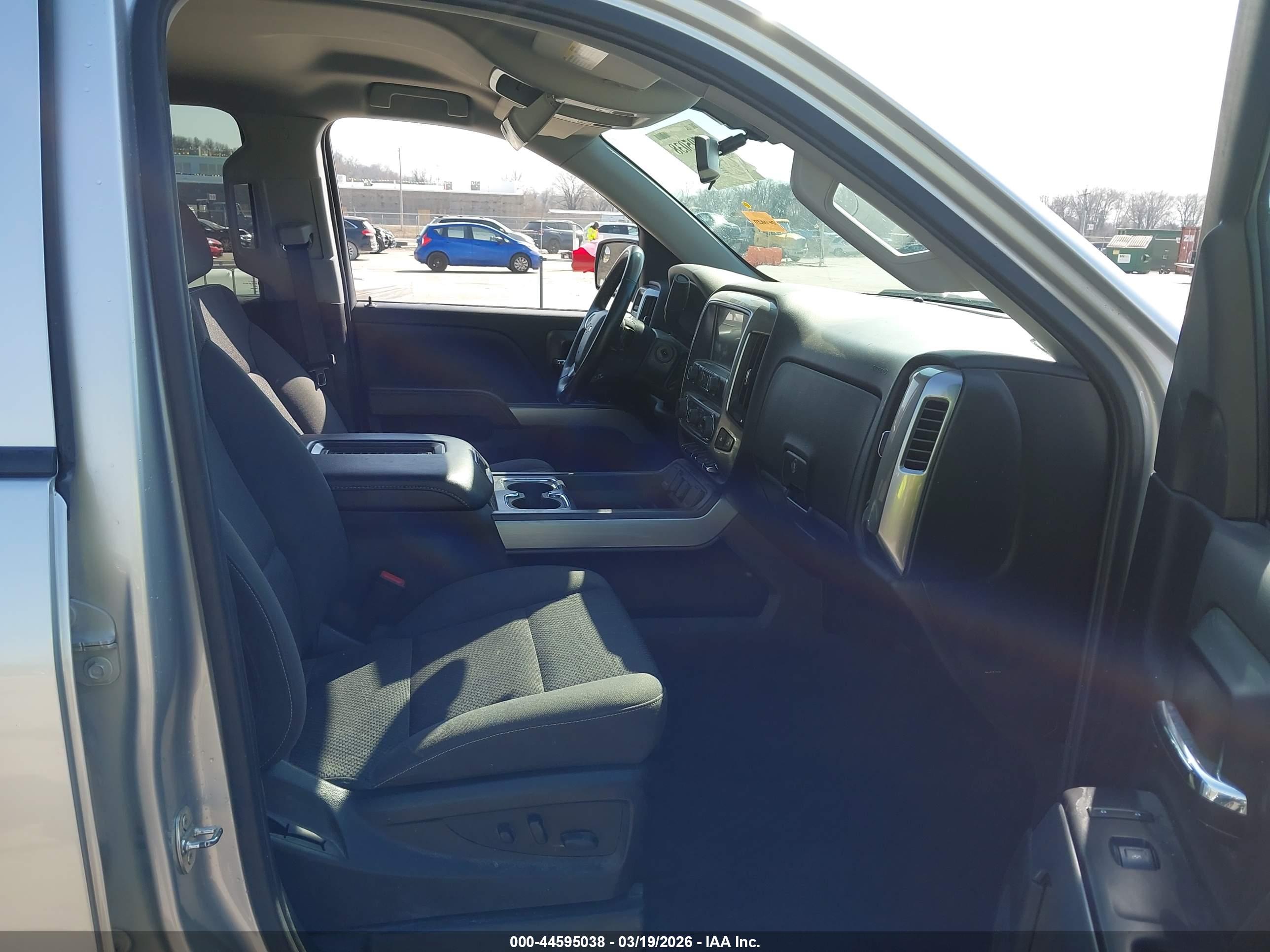 CHEVROLET SILVERADO image 5