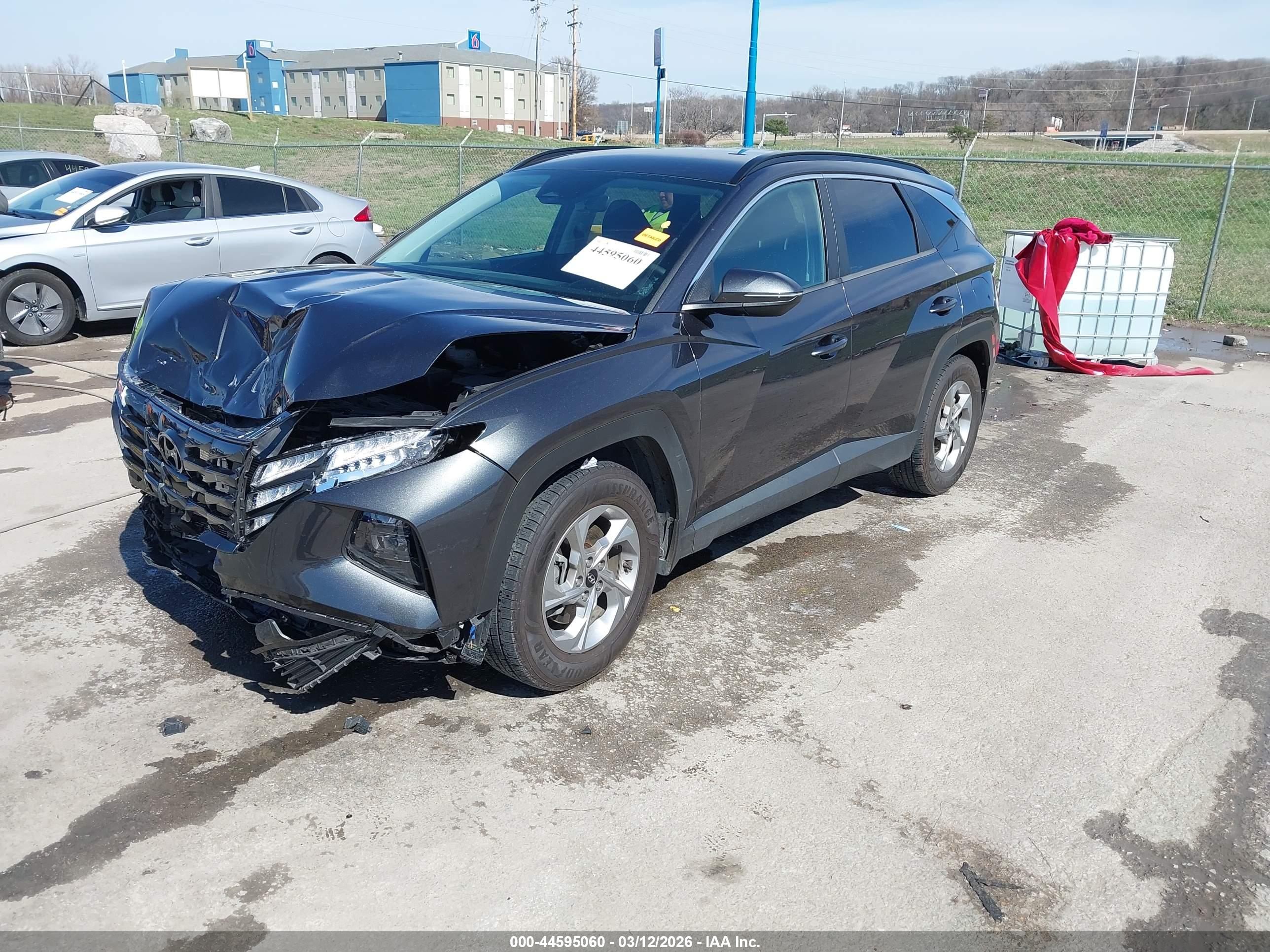 HYUNDAI TUCSON image 2