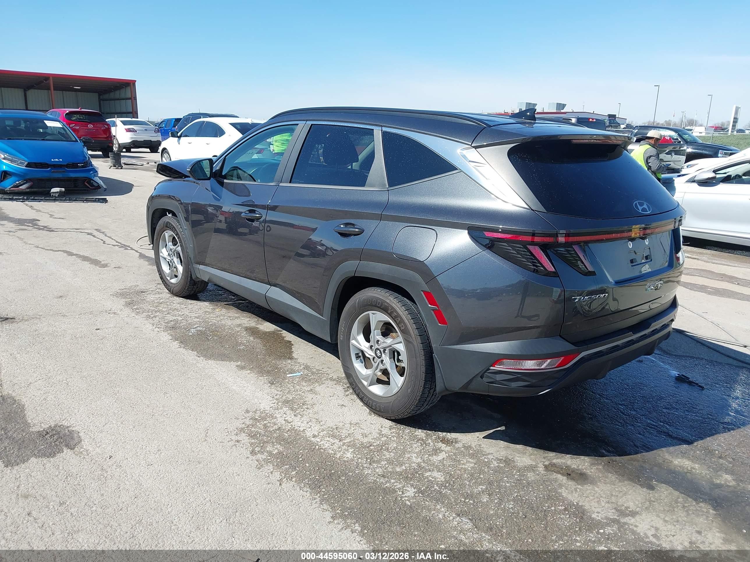 HYUNDAI TUCSON image 3