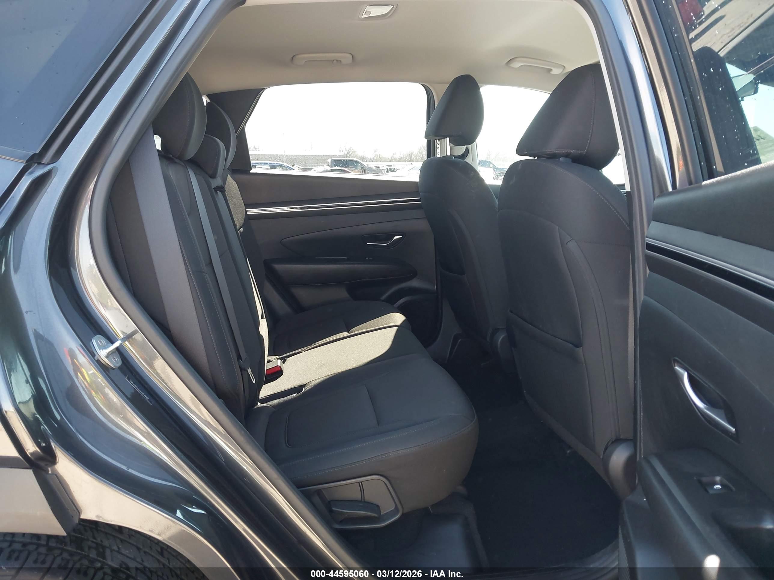 HYUNDAI TUCSON image 8