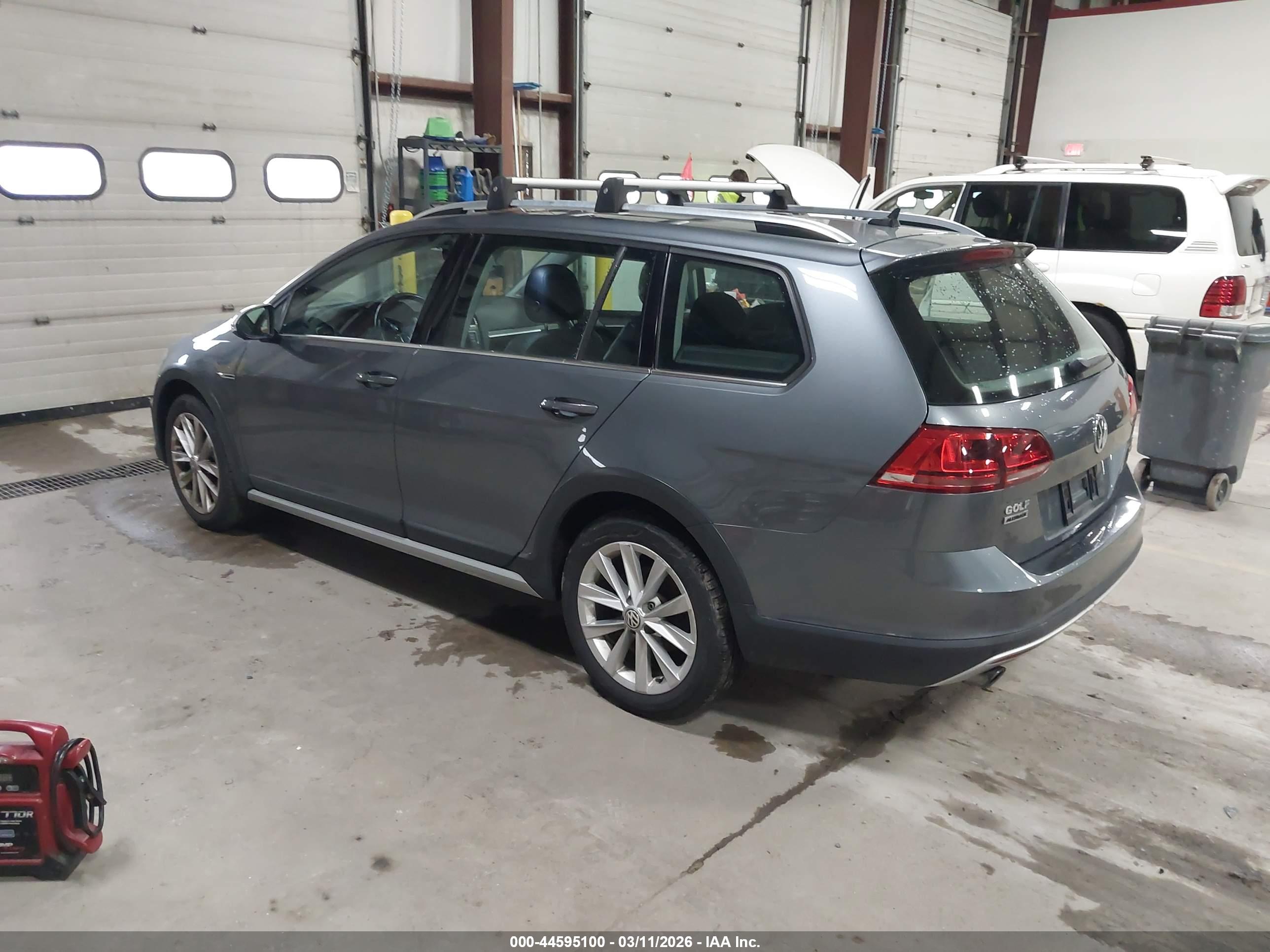 VOLKSWAGEN GOLF image 3