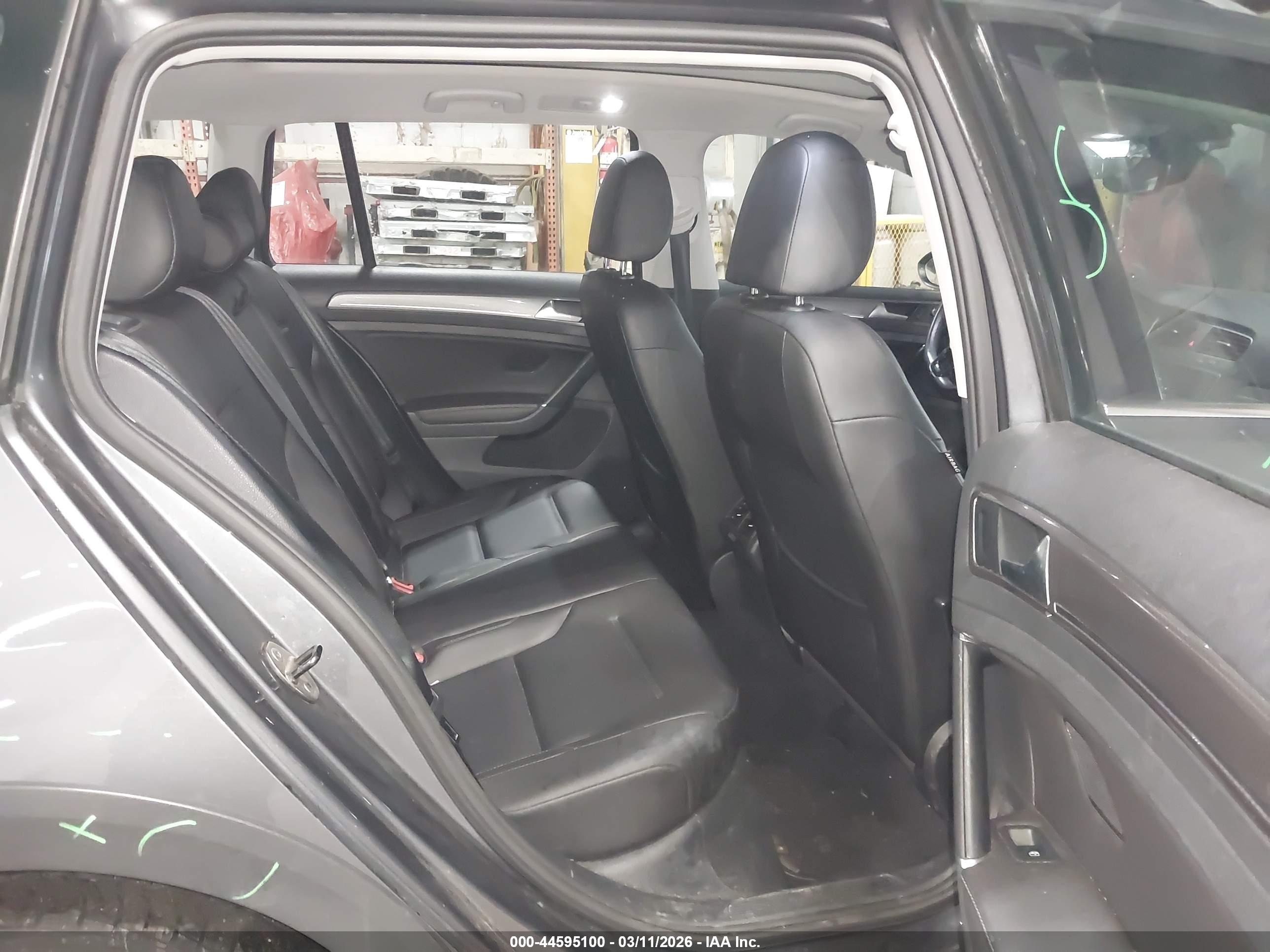 VOLKSWAGEN GOLF image 8