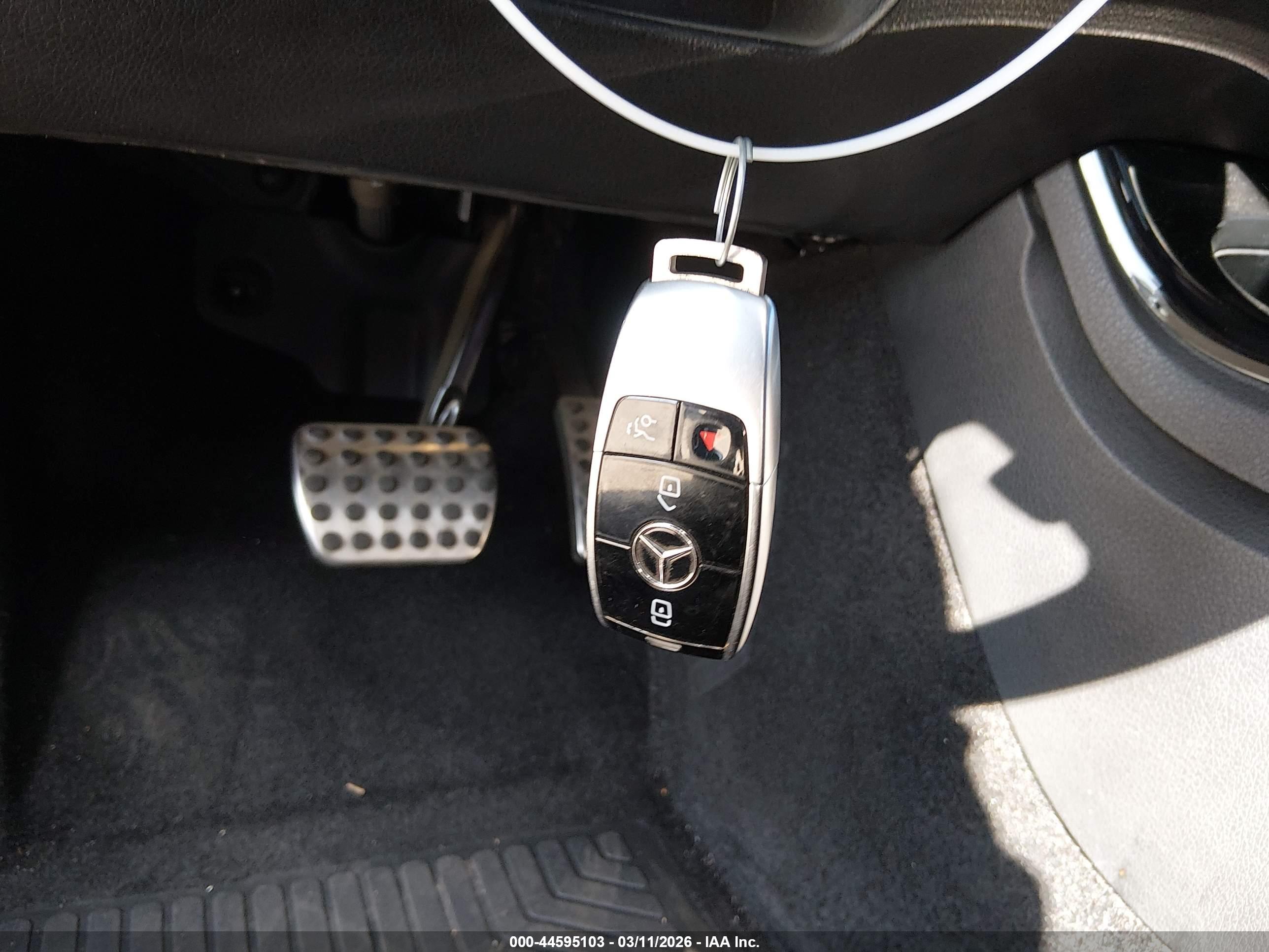MERCEDES-BENZ A image 11