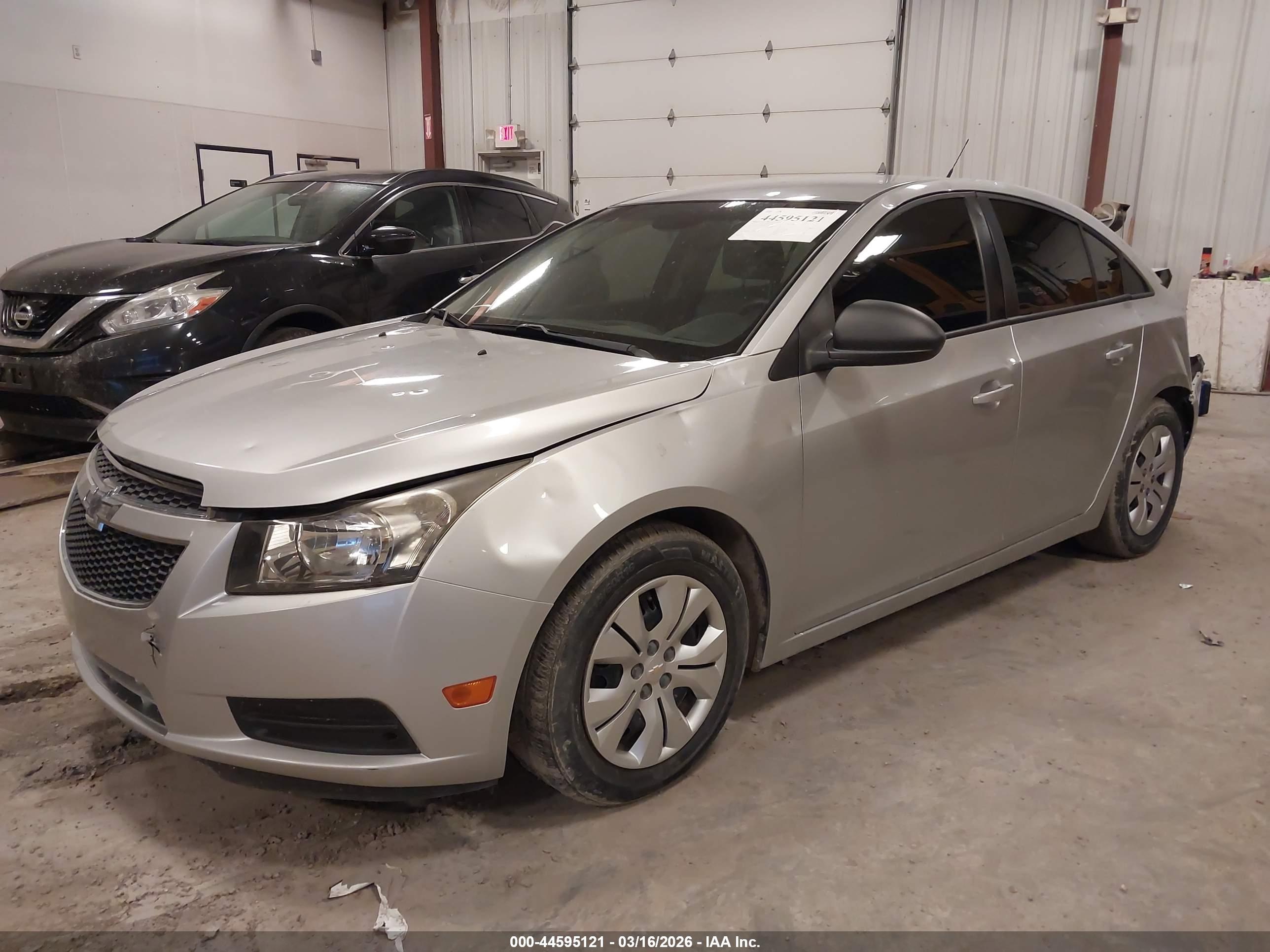 CHEVROLET CRUZE image 2