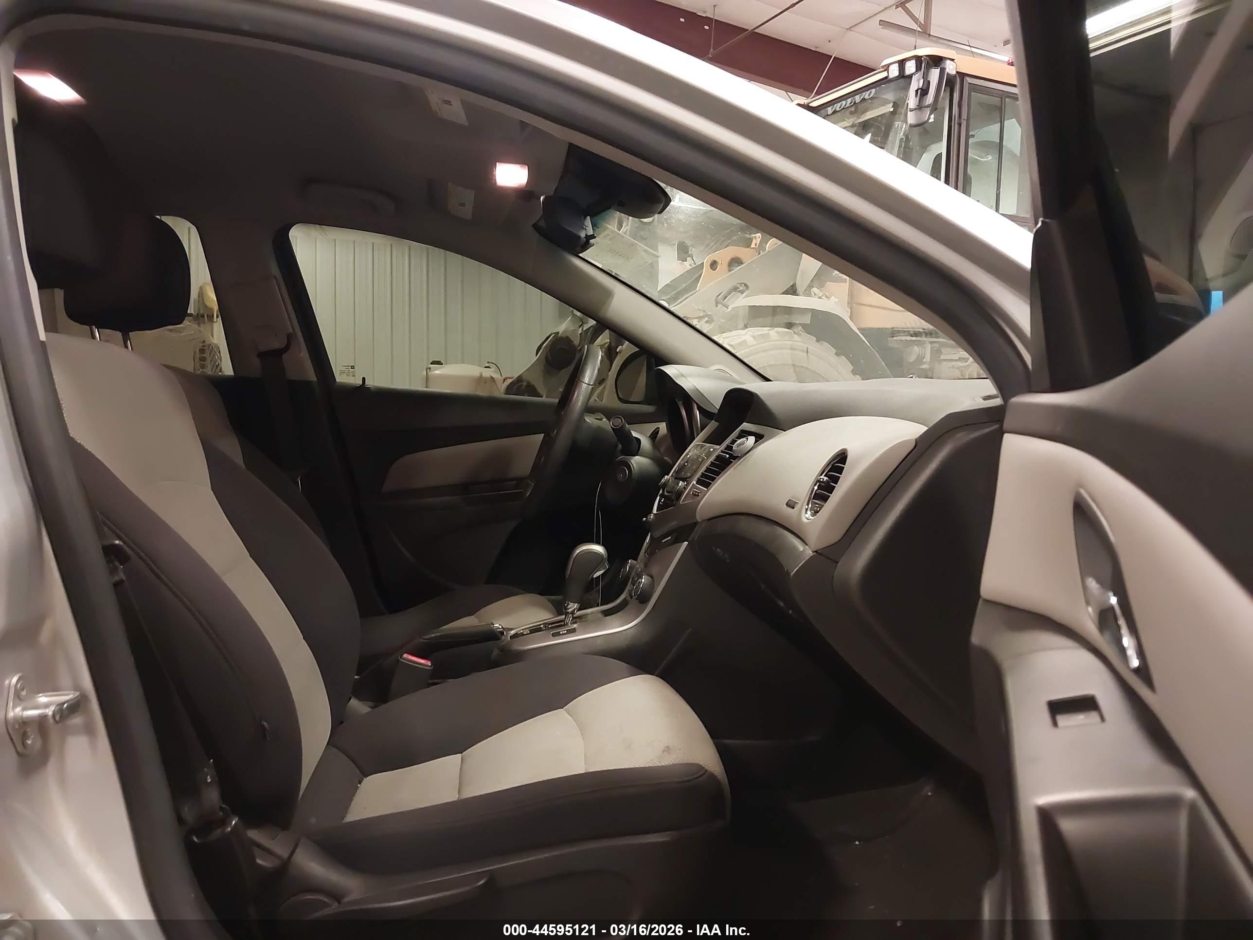 CHEVROLET CRUZE image 5