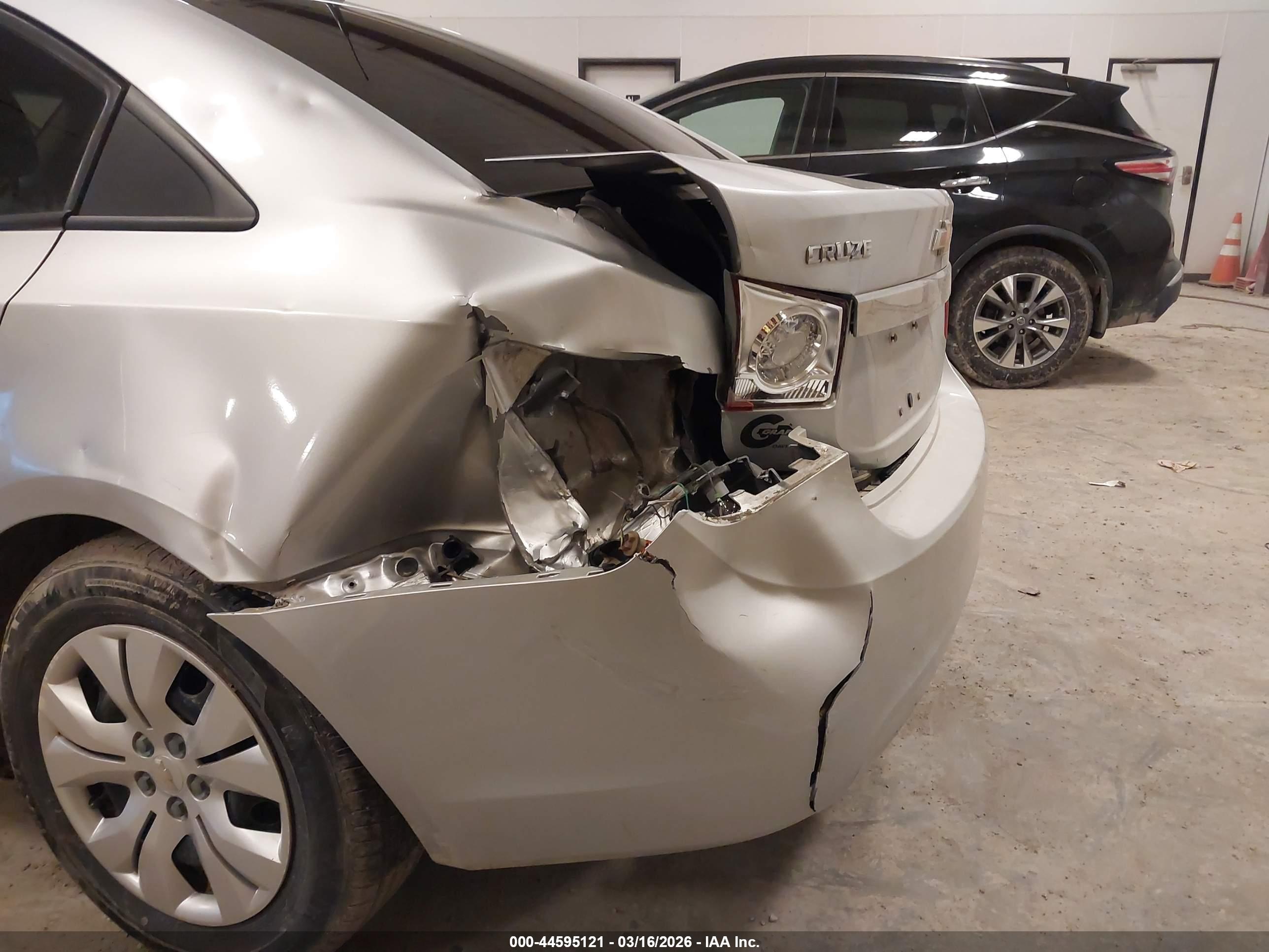 CHEVROLET CRUZE image 6