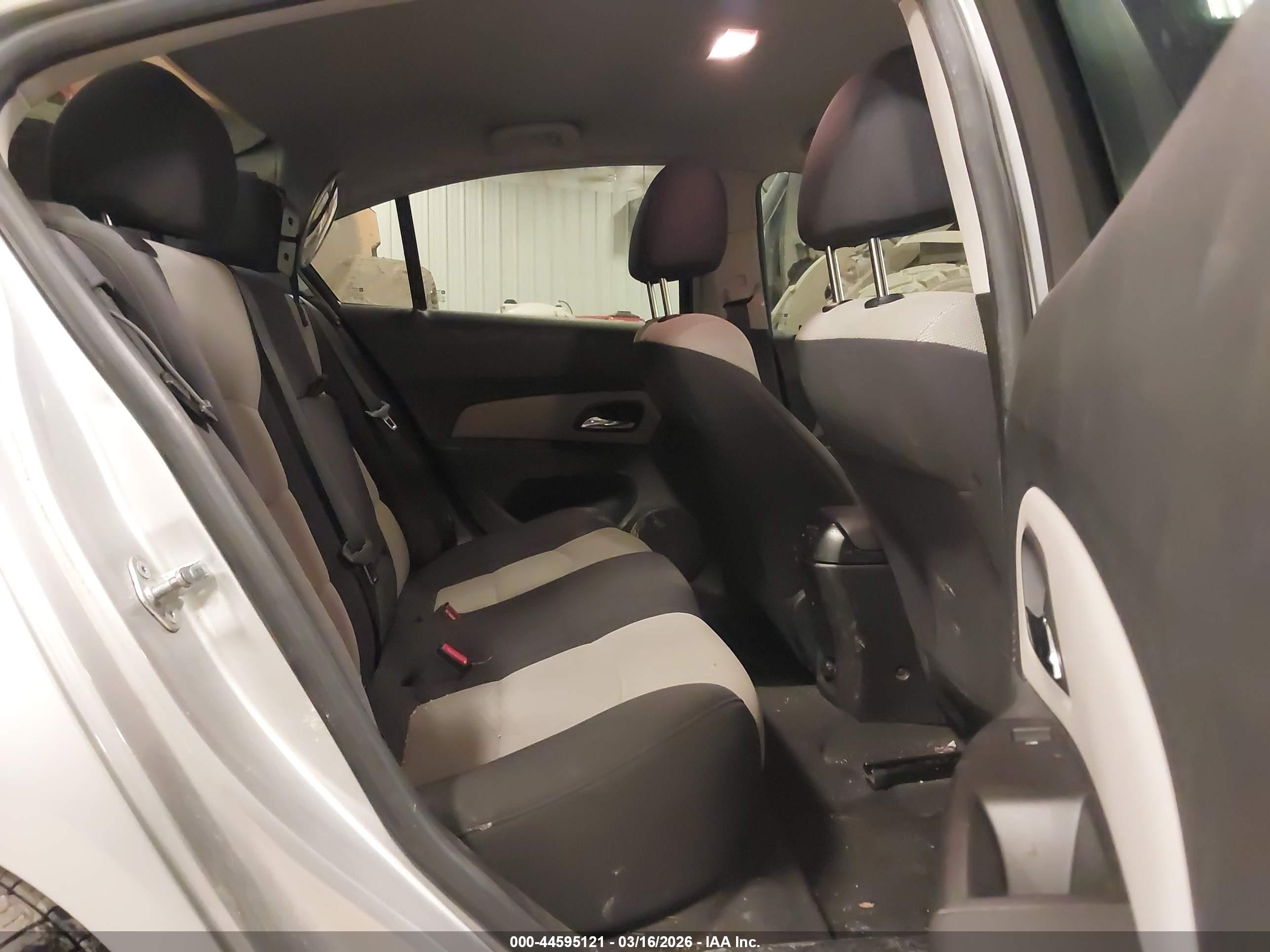 CHEVROLET CRUZE image 8