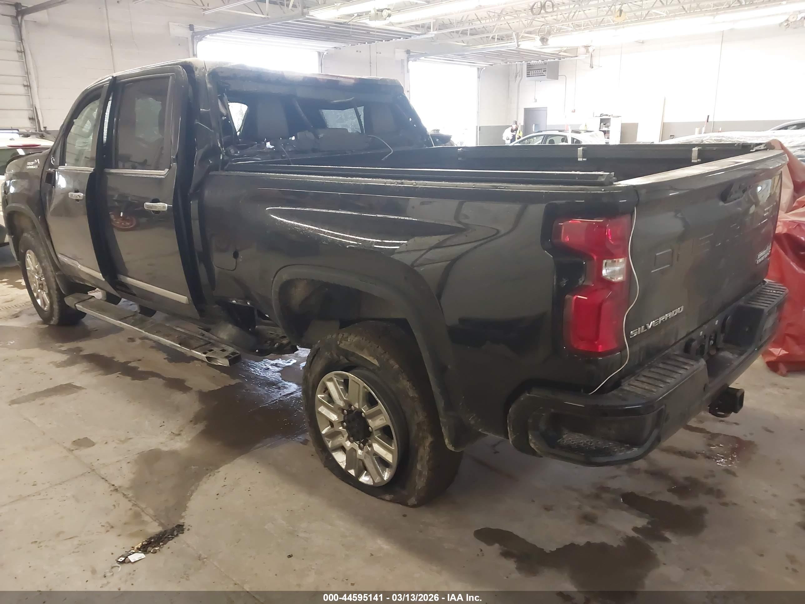 CHEVROLET SILVERADO image 3