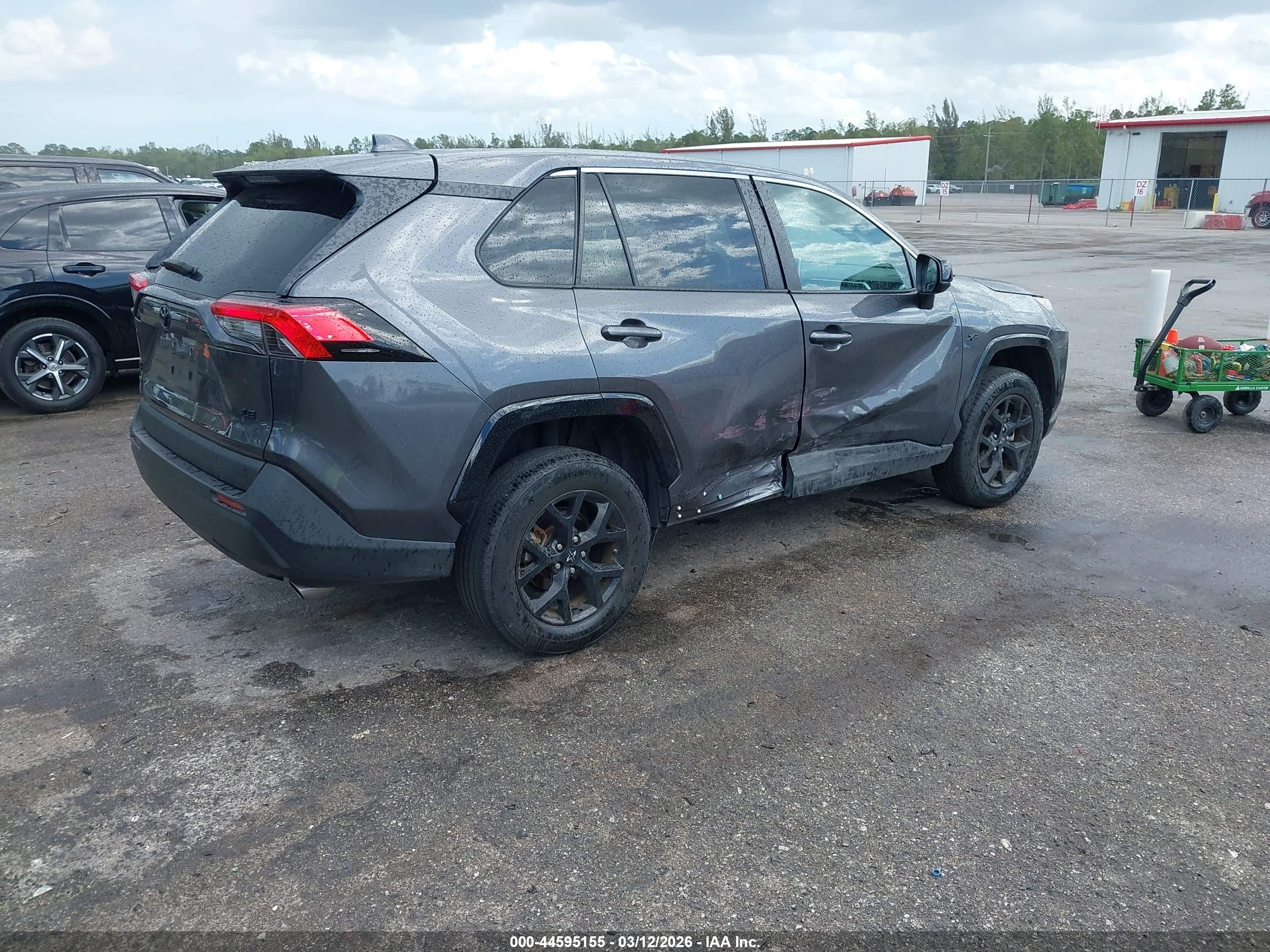 TOYOTA RAV4 image 4
