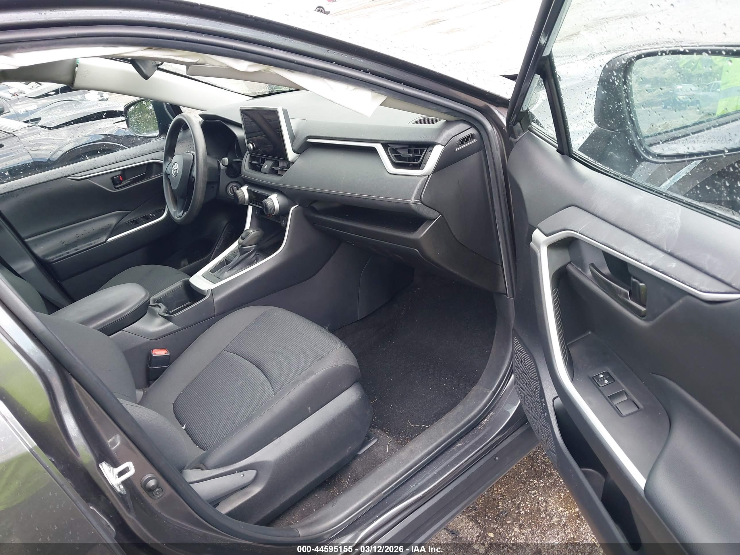 TOYOTA RAV4 image 5
