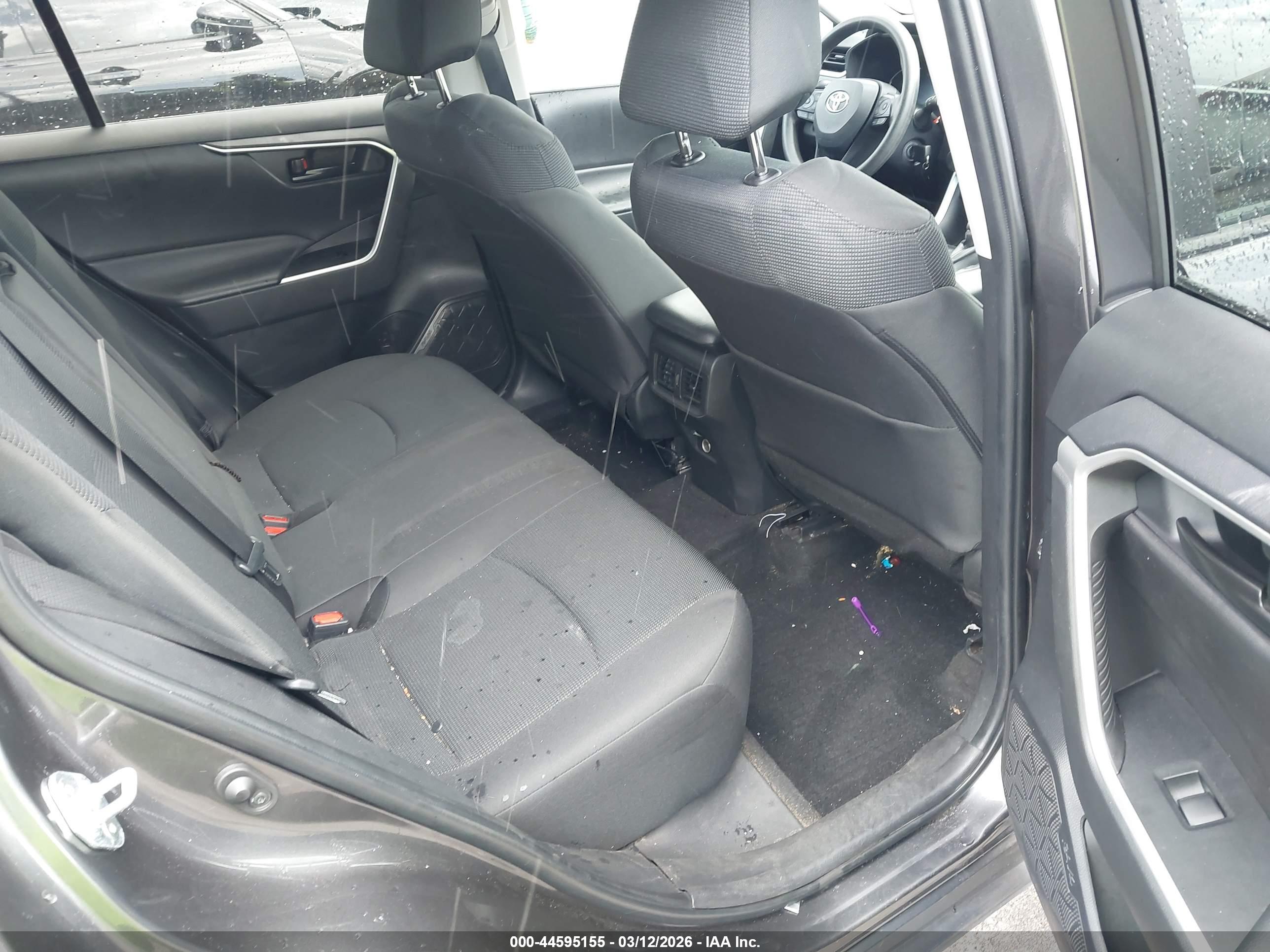 TOYOTA RAV4 image 8