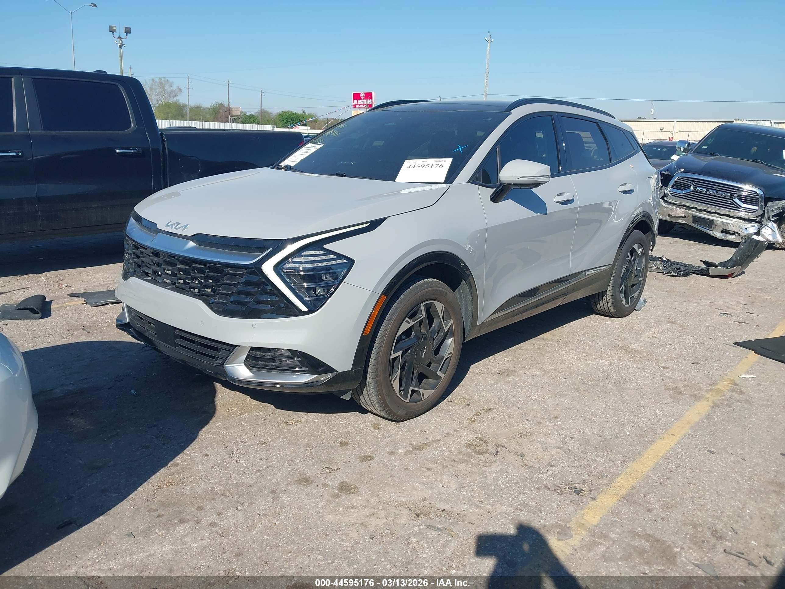 KIA SPORTAGE image 2
